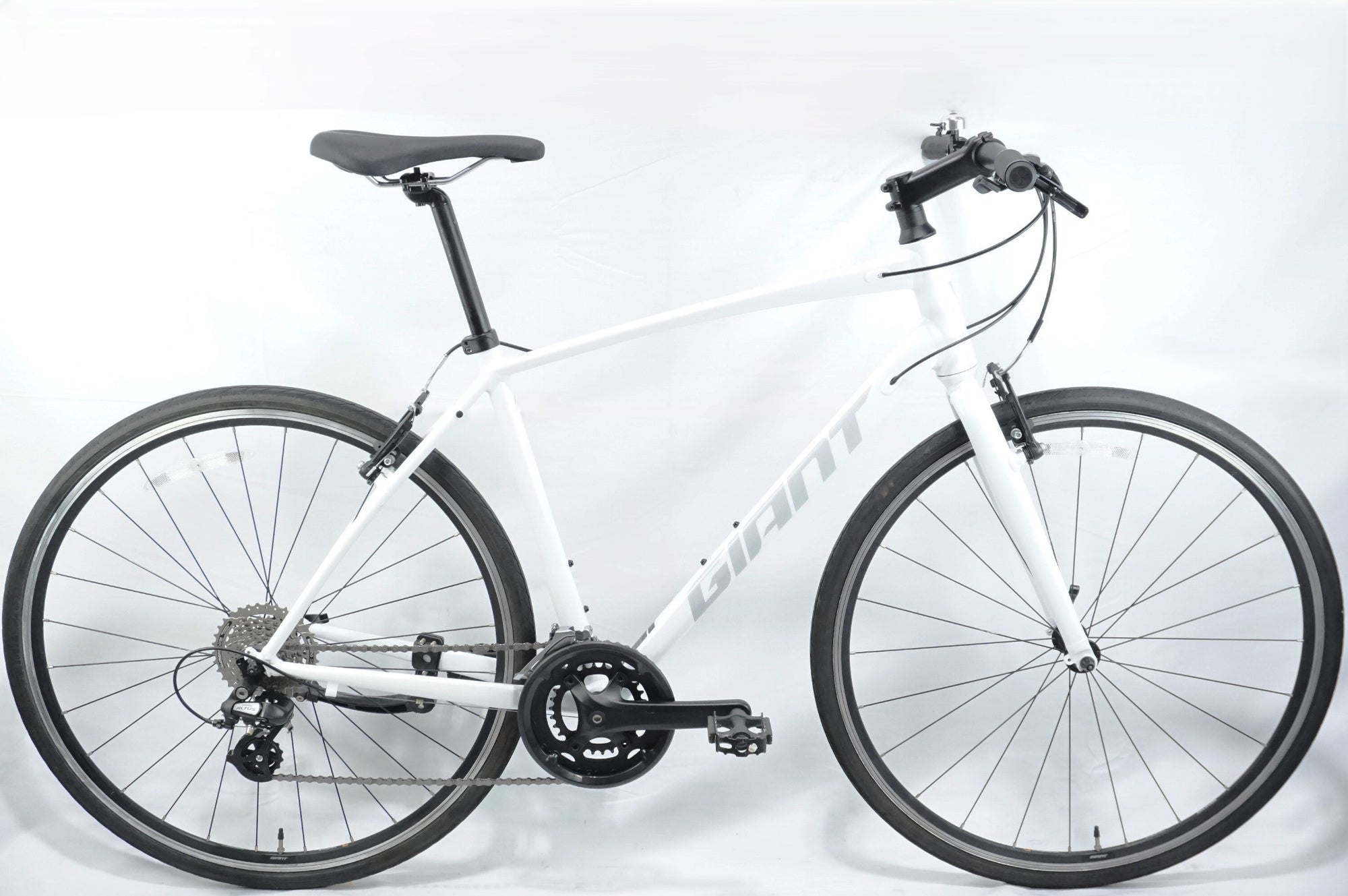 GIANT escaperx3 2025モデルMサイズ クロスバイク美品カスタム GIANT escaperx3 2025モデルMサイズ クロスバイク美品カスタム