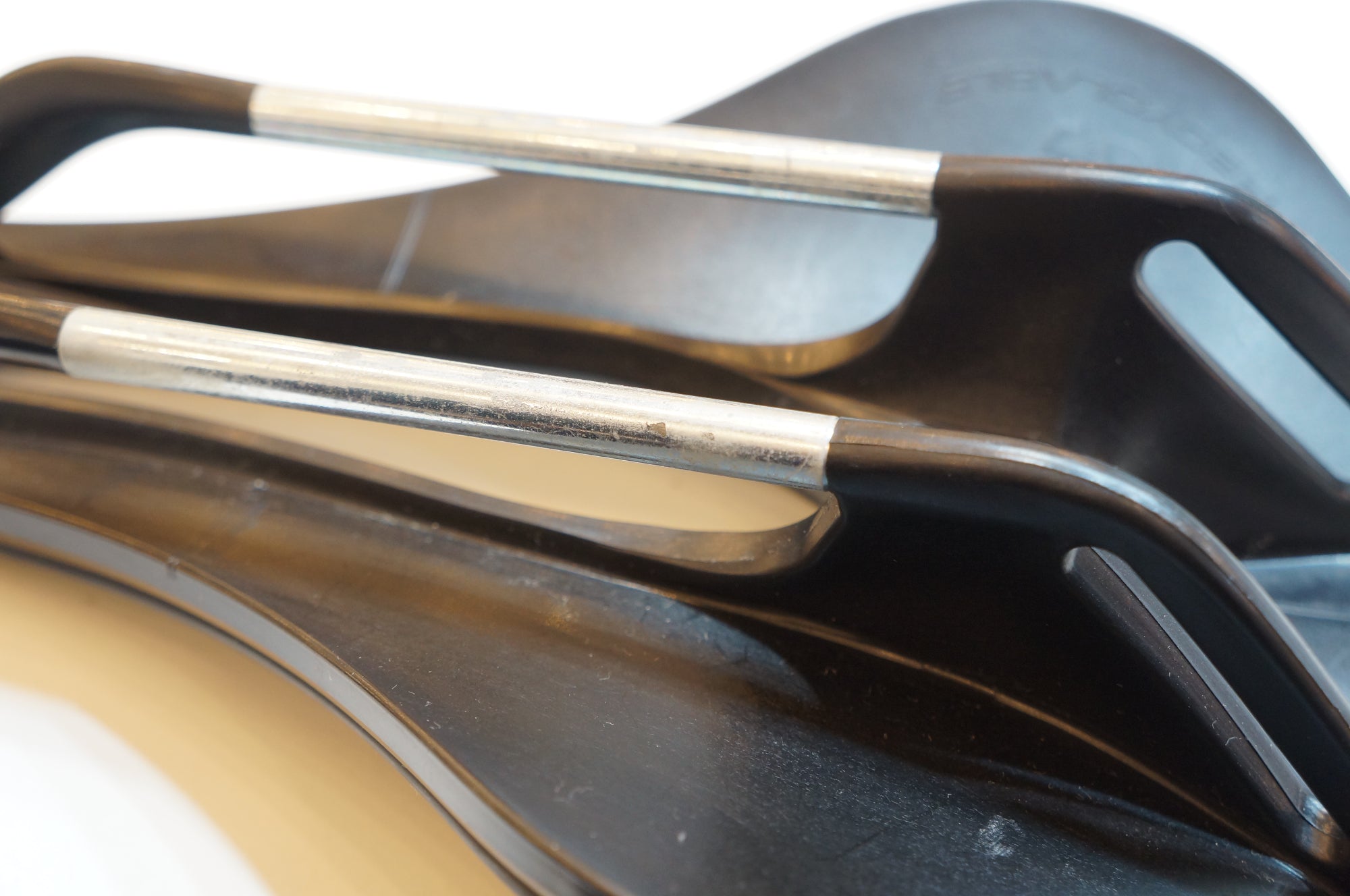 SELLE ITALIA 「セラ イタリア」 BOOST 145mm サドル / バイチャリ浦和ベース