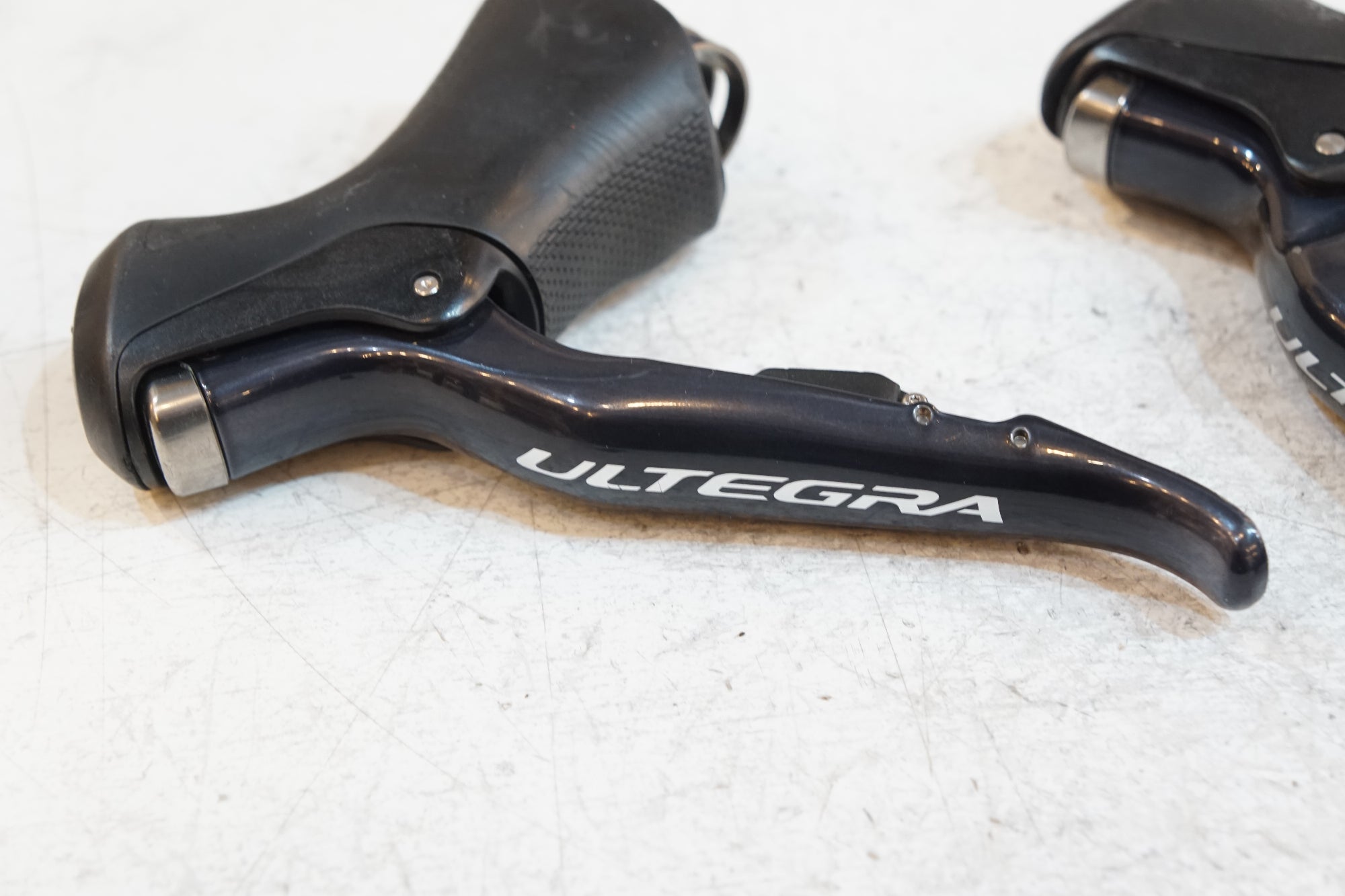 SHIMANO 「シマノ」 ULTEGRA Di2 ST-6870 デュアルコントロールレバー / バイチャリ浦和ベース