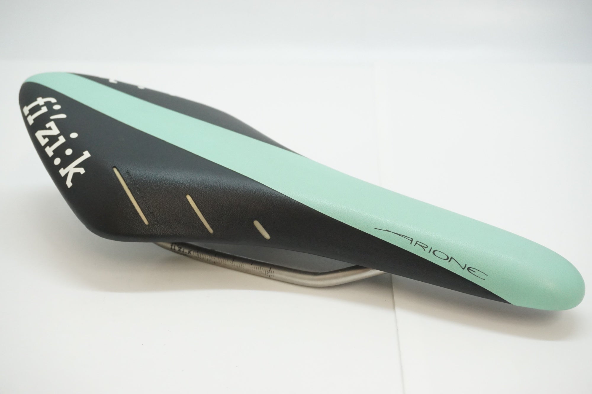 FIZIK 「フィジーク」 ARIONE R7 サドル FIZIK 「フィジーク」 ARIONE R7 サドル / 福岡店 ｜ バイチャリ