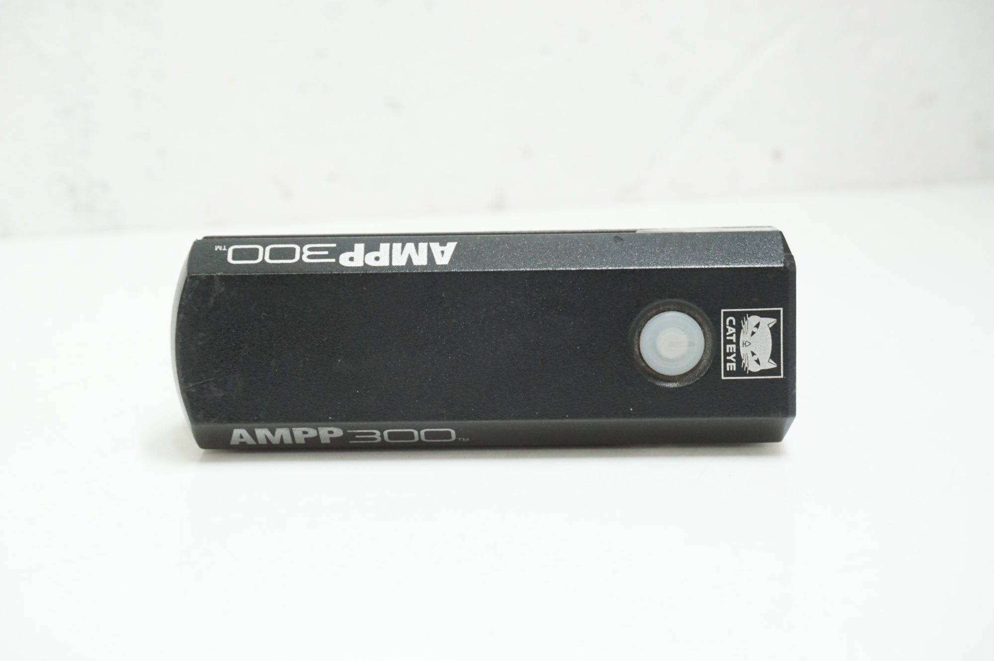 CATEYE 「キャットアイ」 AMPP300 フロントライト / 大宮店