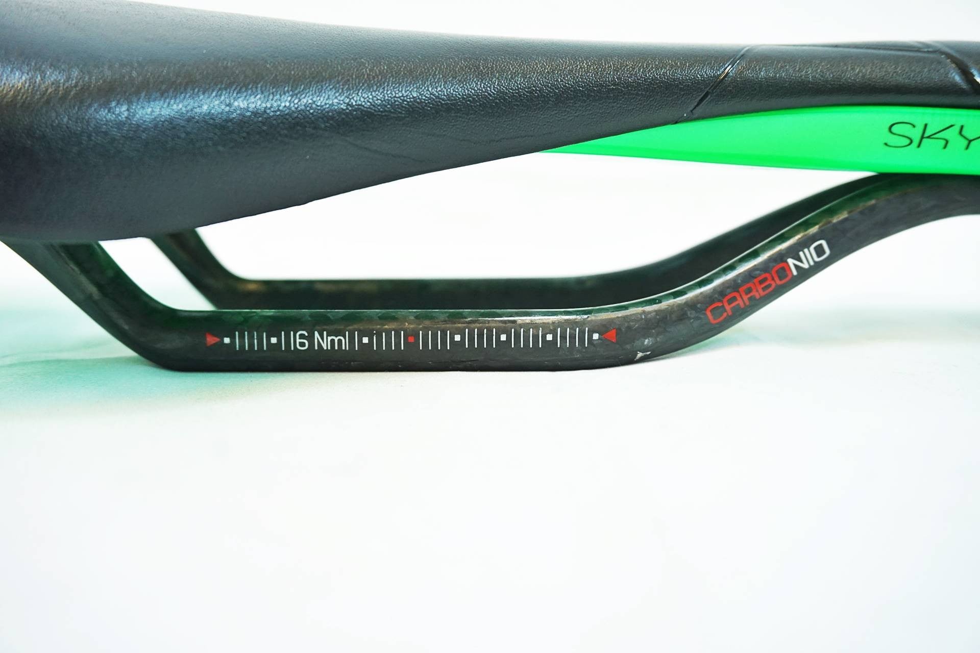 ASTUTE  「アスチュート」 SKYLITE VT カーボンレールサドル / 有明ガーデン店