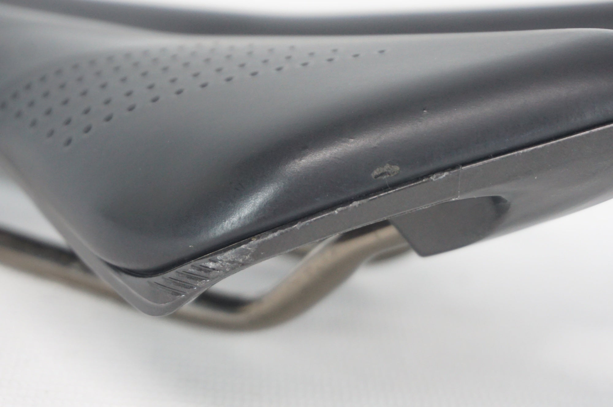 GIANT 「ジャイアント」 CONTACT SL FOWARD サドル / 阪急塚口店