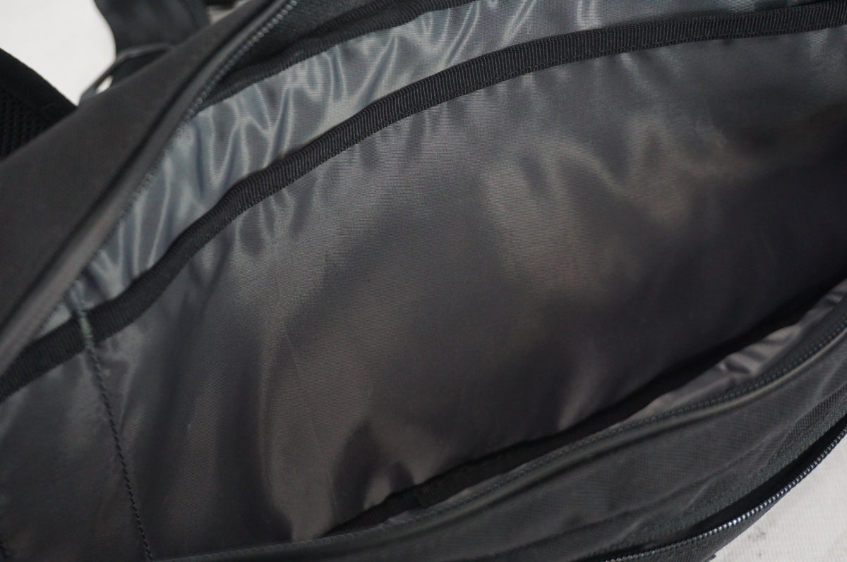 CHROME INDUSTRIES 「クローム」 KADET 5L ショルダーバッグ / 阪急塚口店