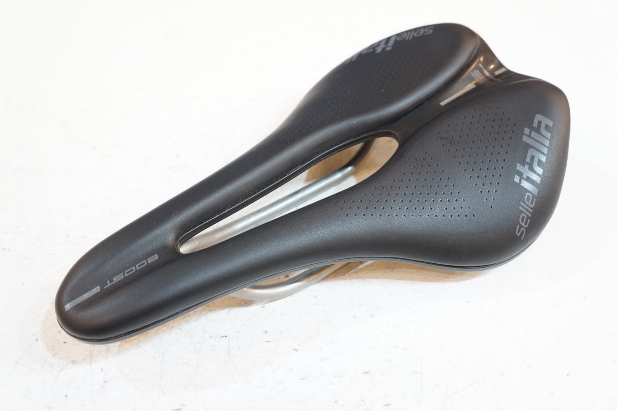 SELLE ITALIA 「セラ イタリア」 NOVUS B00ST EVO サドル / バイチャリ浦和ベース