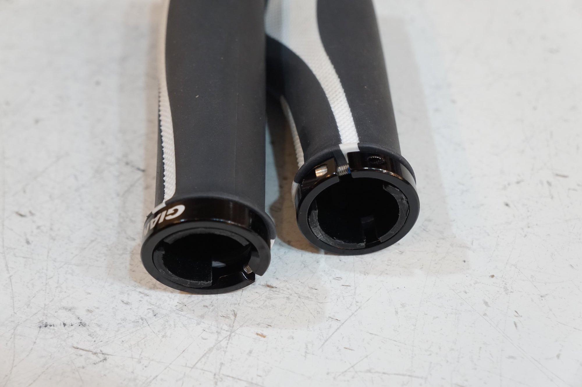 GIANT 「ジャイアント」 CONTACT AERO グリップセット / バイチャリ浦和ベース