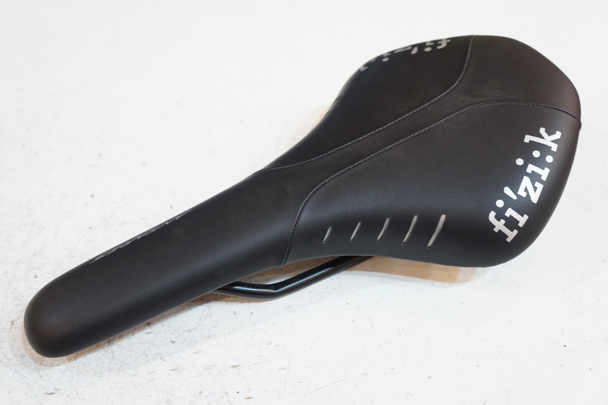 FIZIK 「フィジーク」 ANTARES R7 サドル / バイチャリ浦和ベース