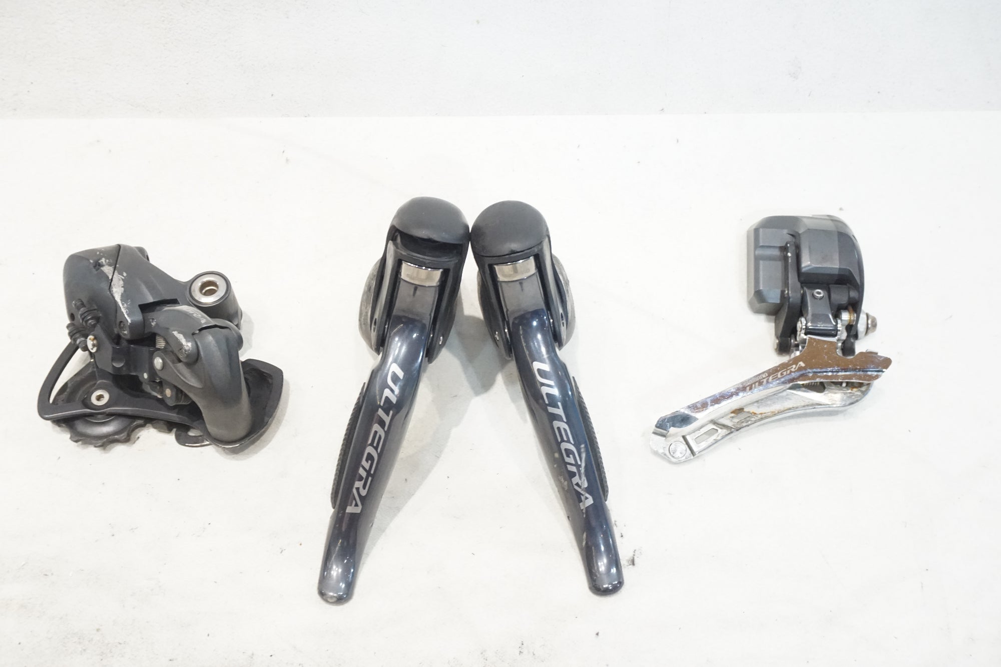 SHIMANO 「シマノ」 ULTEGRA 6770 Di2 コンポ3点(ST,FD,RD) +バッテリー,充電器,ジャンクション セット / 横浜戸塚店