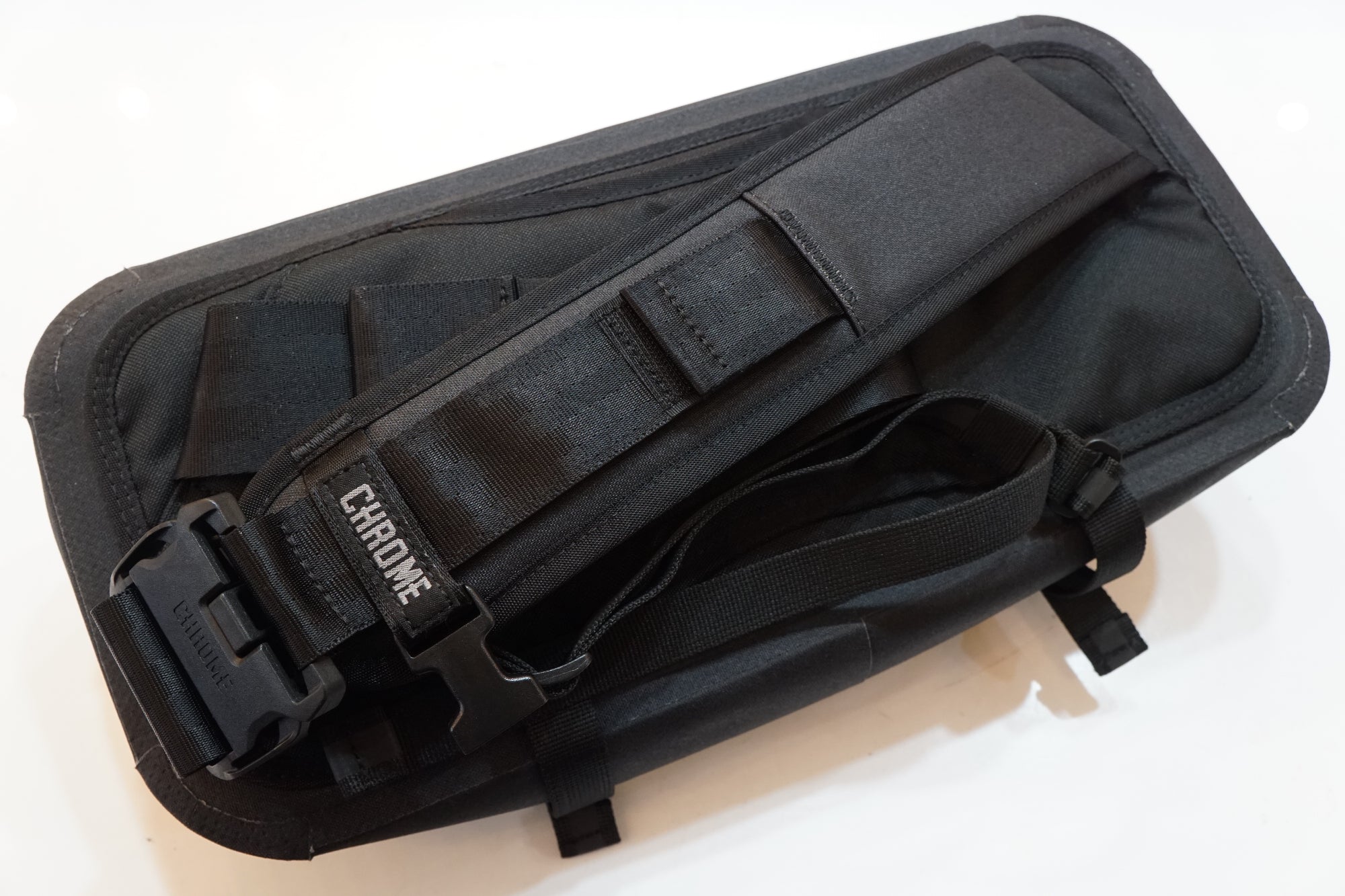 CHROME 「クローム」 ミニ カデッド ウォータープルーフ ボディバッグ / バイチャリ浦和ベース