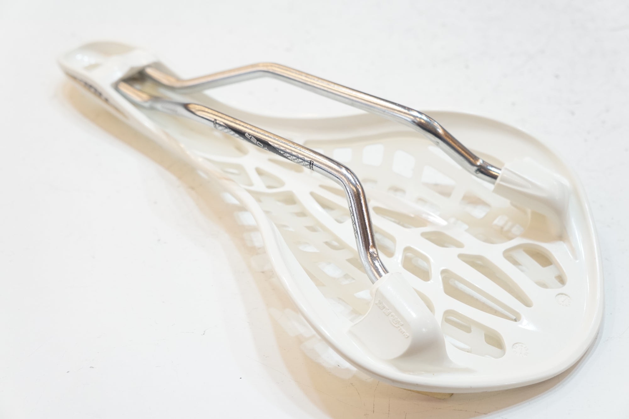 TIOGA 「タイオガ」 SPYDER STRATUM サドル / バイチャリ浦和ベース