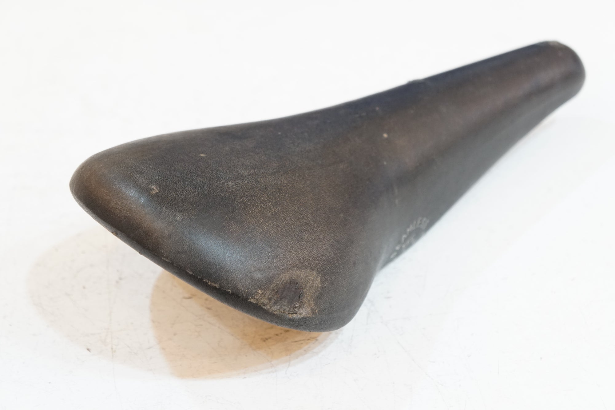 FUJITA 「フジタ」 SEAMLESS サドル / バイチャリ浦和ベース