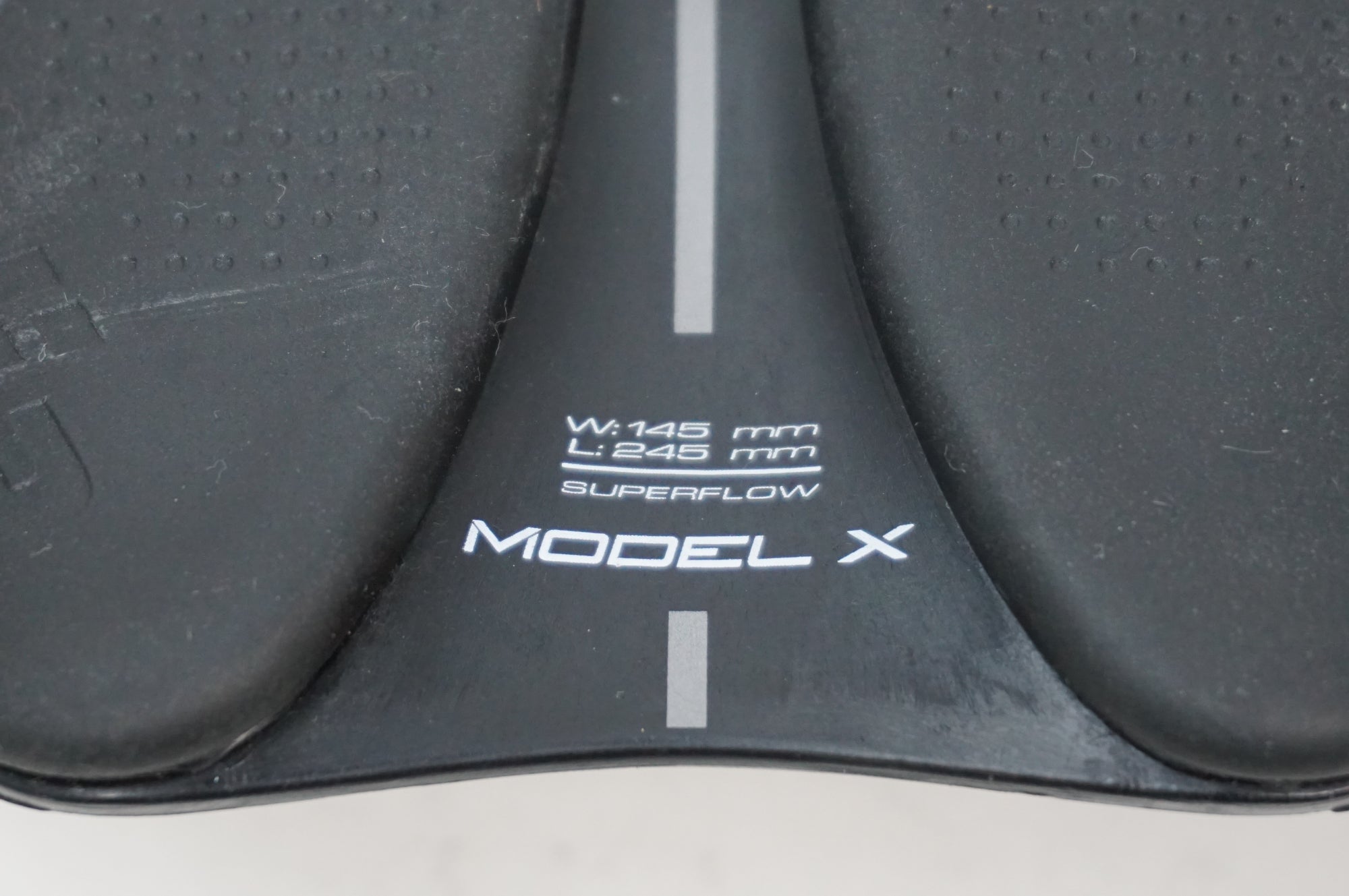 SELLE ITALIA 「セライタリア」 MODEL X SUPERFLOW サドル / 川越店