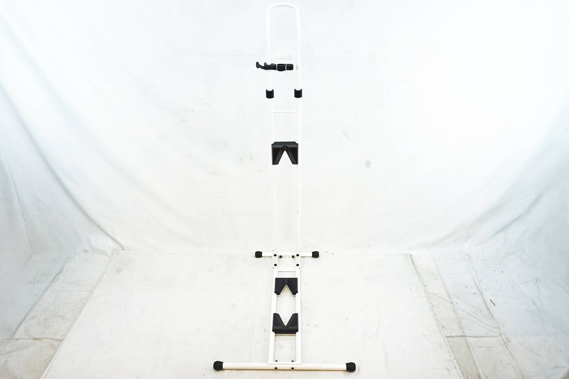 IWA 「イワ」 A01V SPECIAL ディスプレイスタンド / 有明ガーデン店