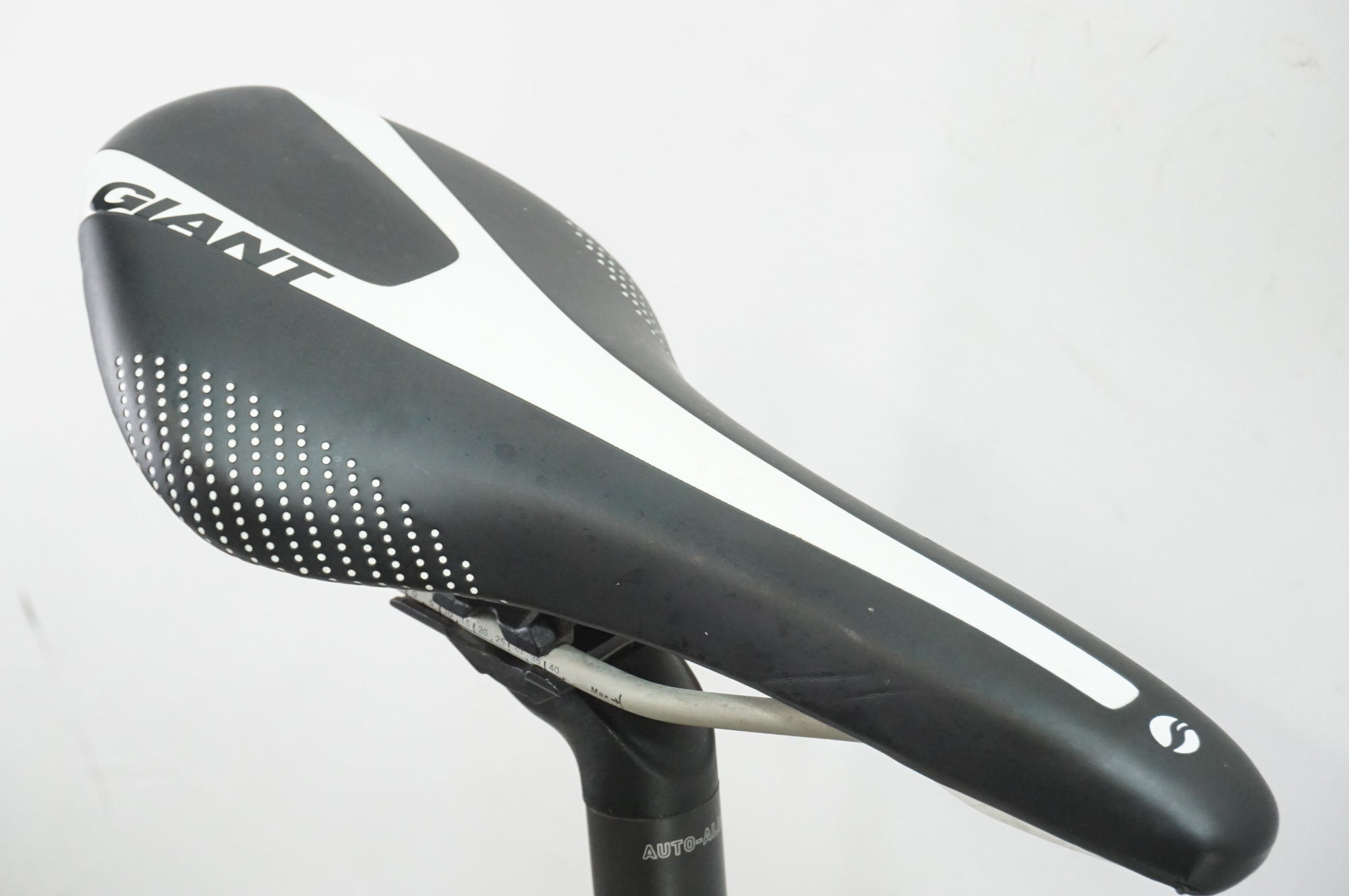 GIANT 「ジャイアント」 DEFY ADVANCED1 2016年モデル カスタム ロードバイク / 大宮店