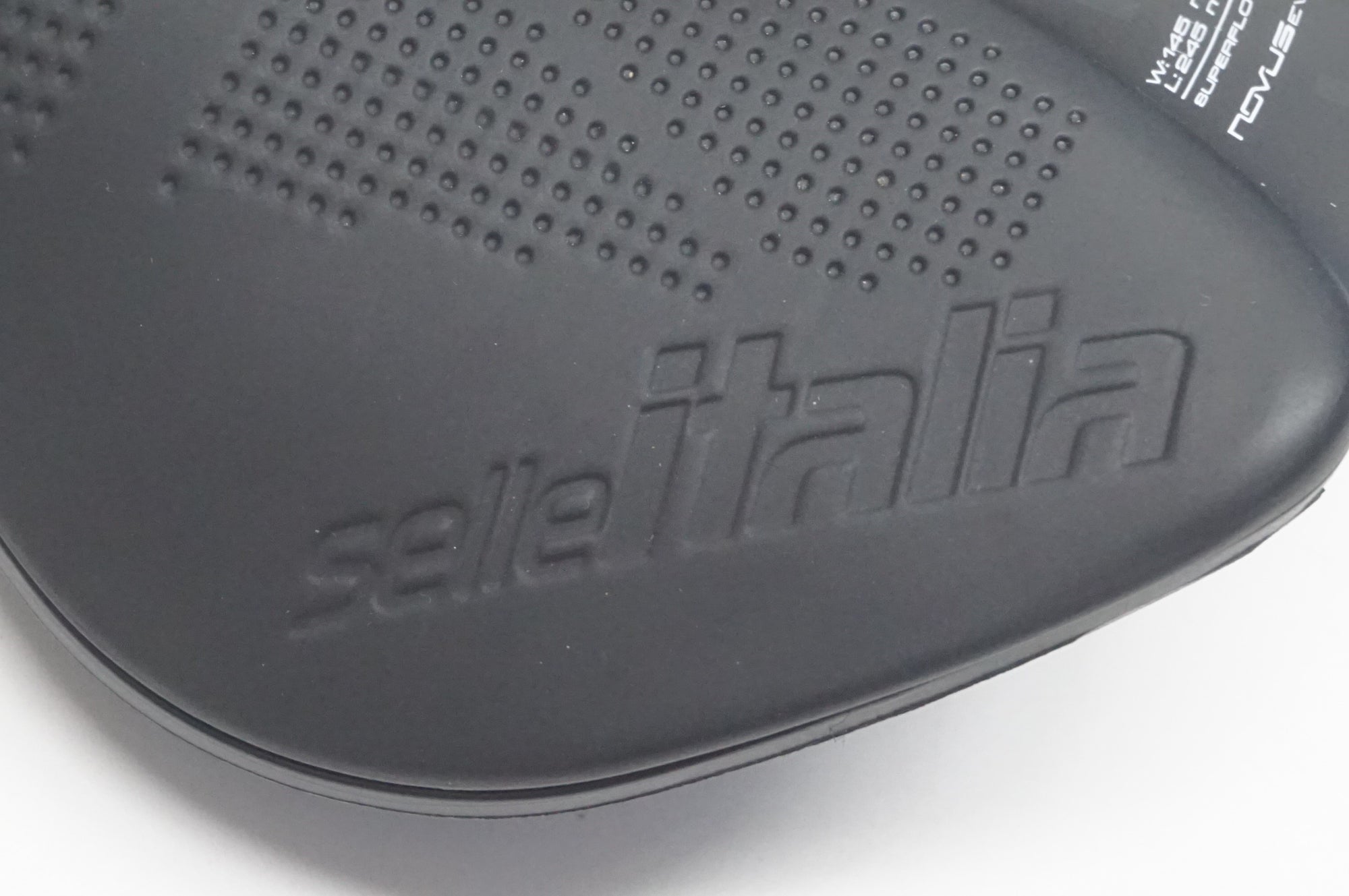 SELLE ITALIA 「セライタリア」 NOVUS BOOST EVO サドル / 福岡店