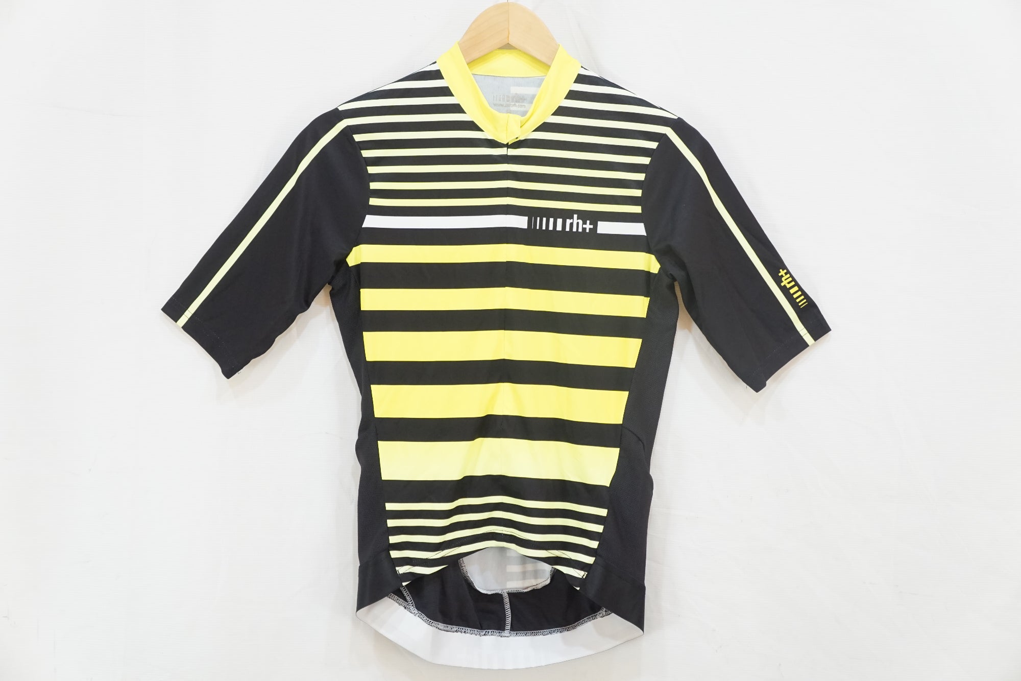 RH+ 「アール エイチ プラス」 Mサイズ サイクルジャージセット / バイチャリ浦和ベース