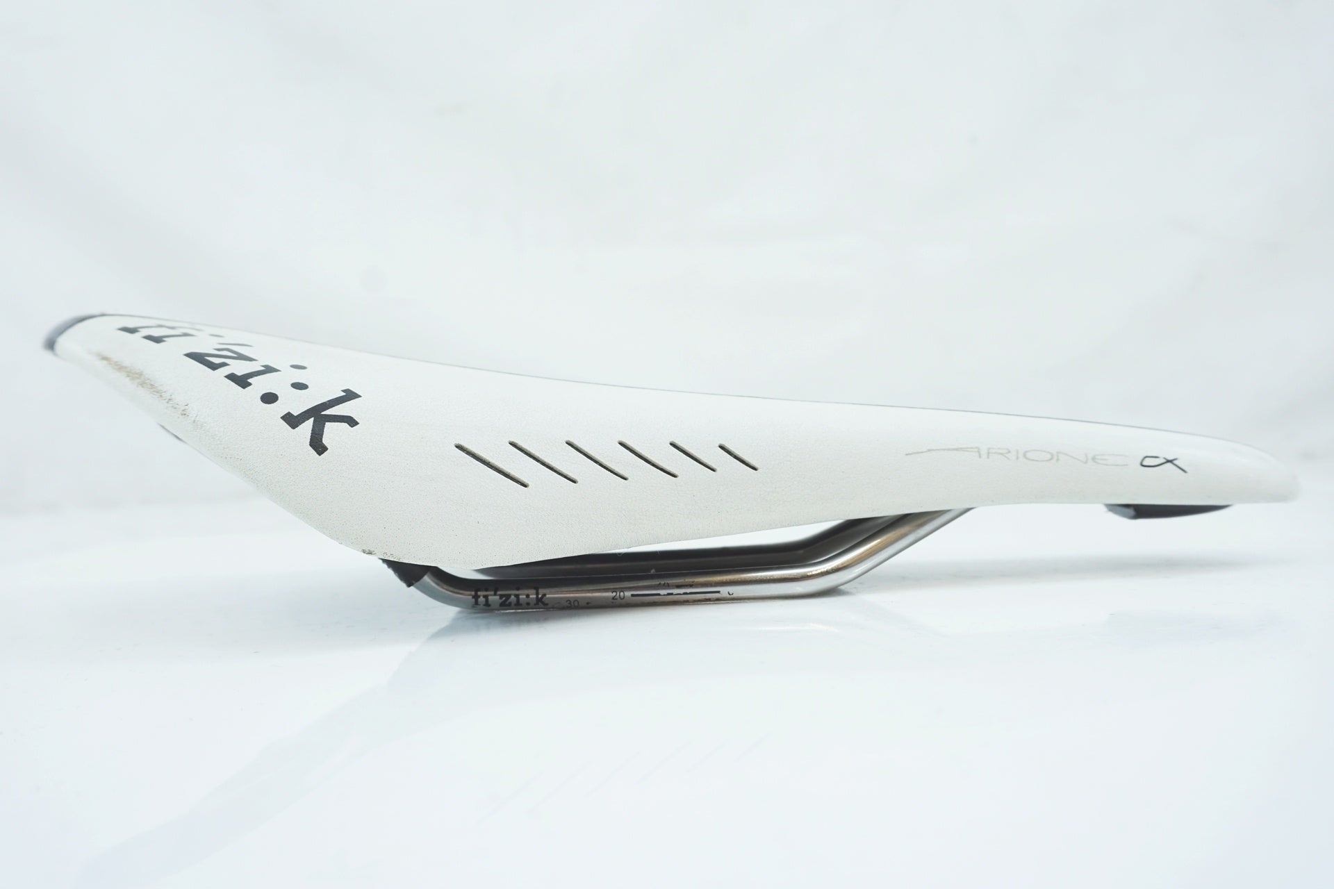 FIZIK 「フィジーク」 ARIONE CX KIUM サドル / 有明ガーデン店