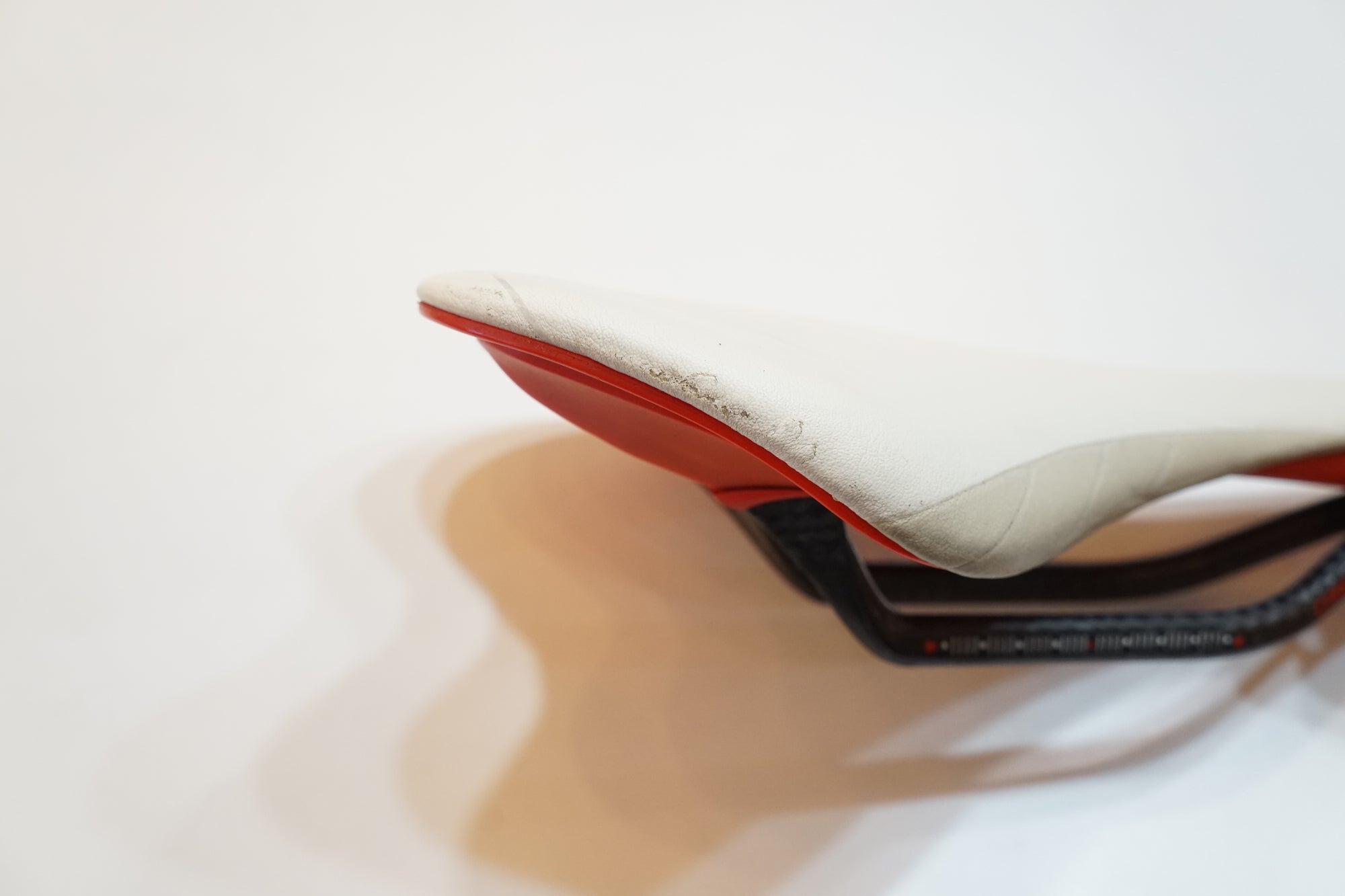 ASTVTE 「アスチュート」 SKYLITE SR サドル / バイチャリ浦和ベース