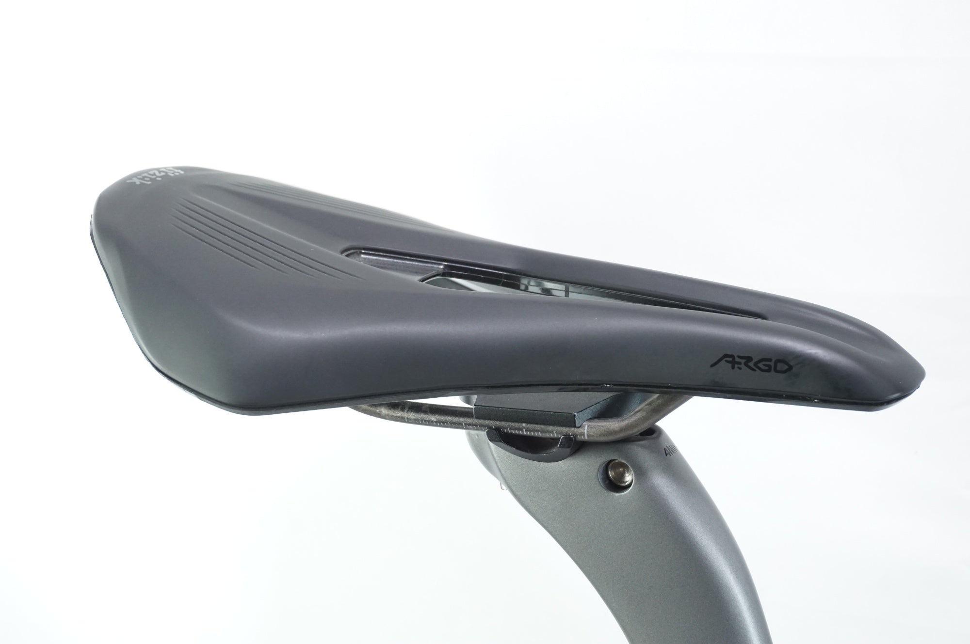 PINARELLO 「ピナレロ」 PARUS DISK 105 2023年モデル ロードバイク / 中目黒店