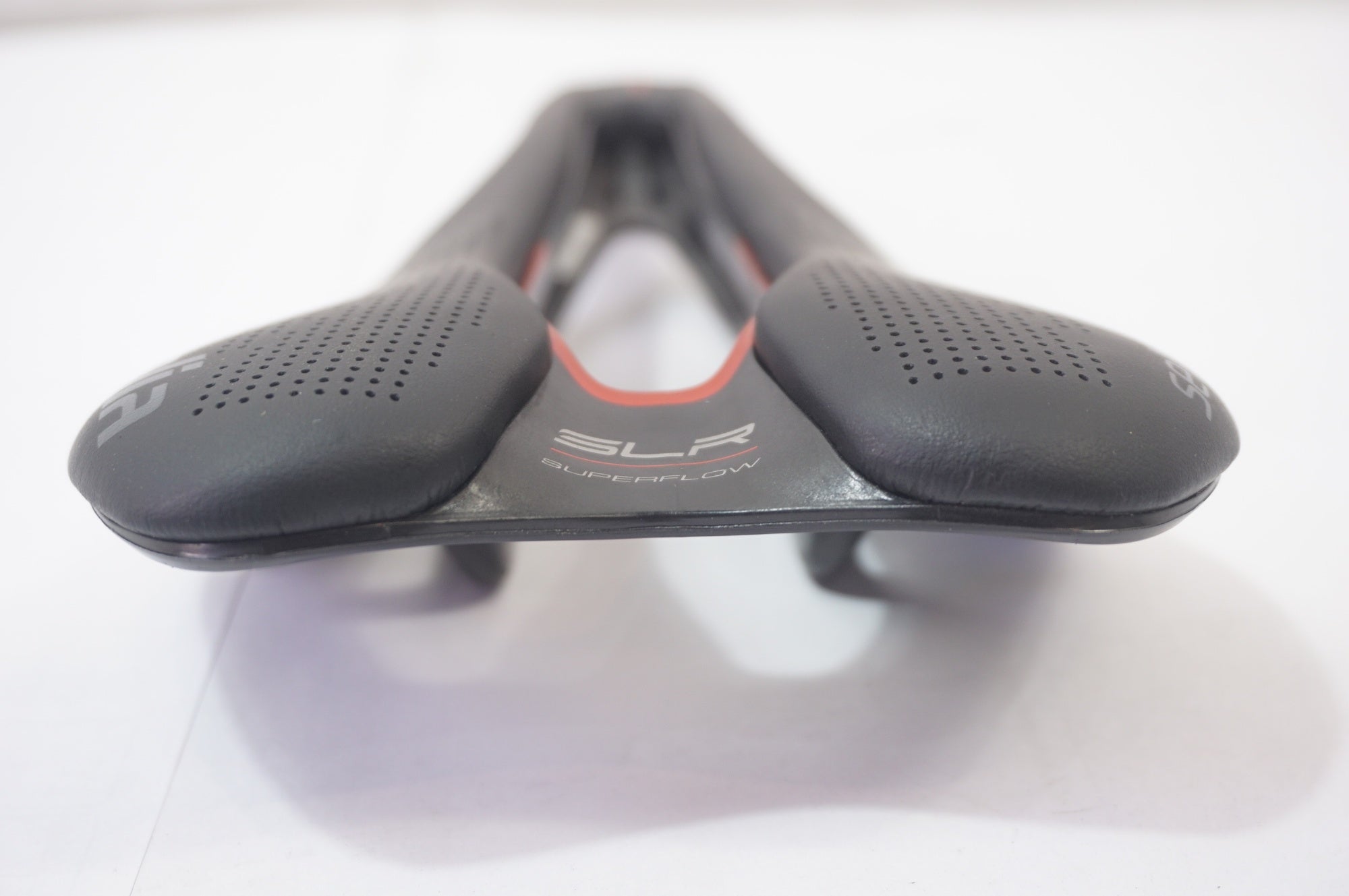 SELLE ITALIA 「セライタリア」 SLR BOOST SUPERFLOW サドル / 世田谷店