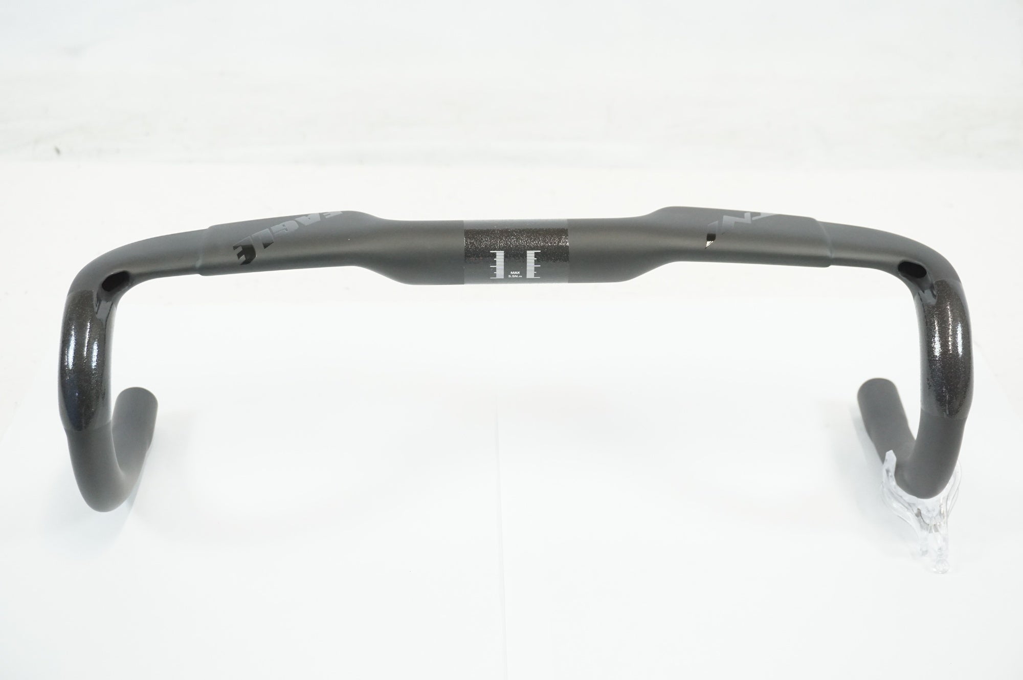TNI 「ティーエヌアイ」 EAGLE CARBON φ31.8 420mm ドロップハンドル