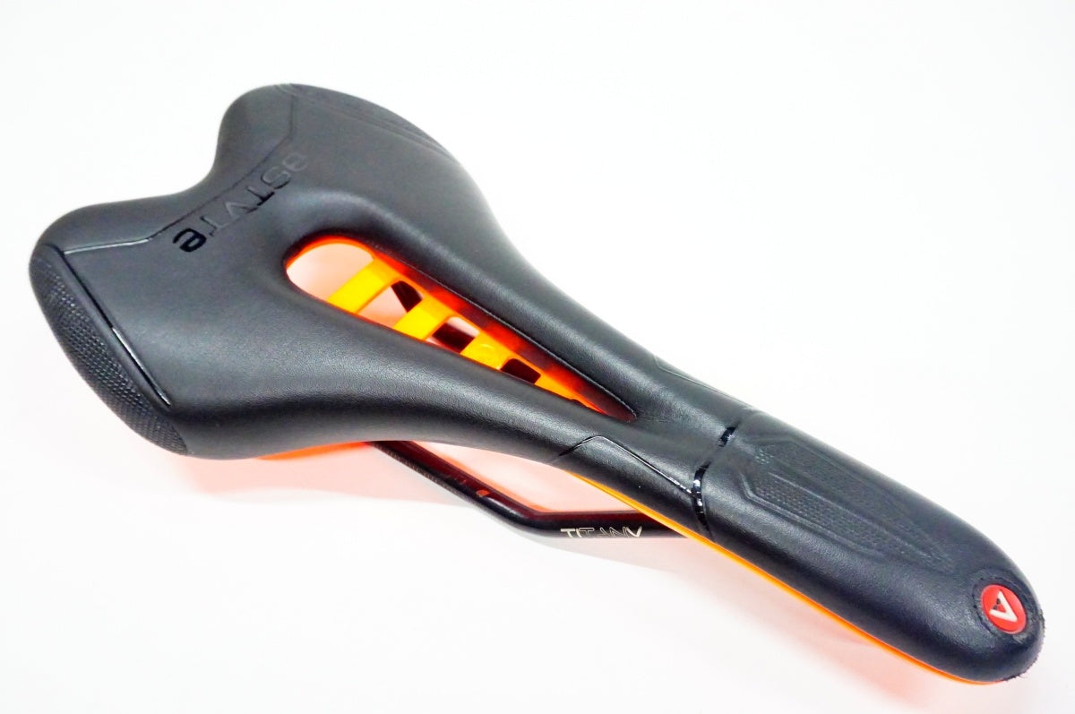 ASTUTE 「アスチュート」 SKYLINE VT サドル / 名古屋大須店