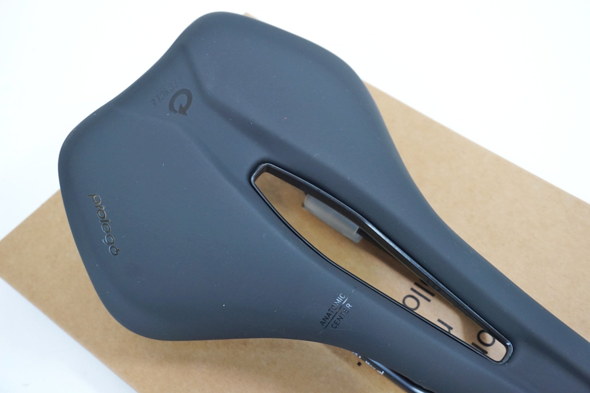 PROLOGO 「プロロゴ」 AKERO R PAS サドル / 有明ガーデン店