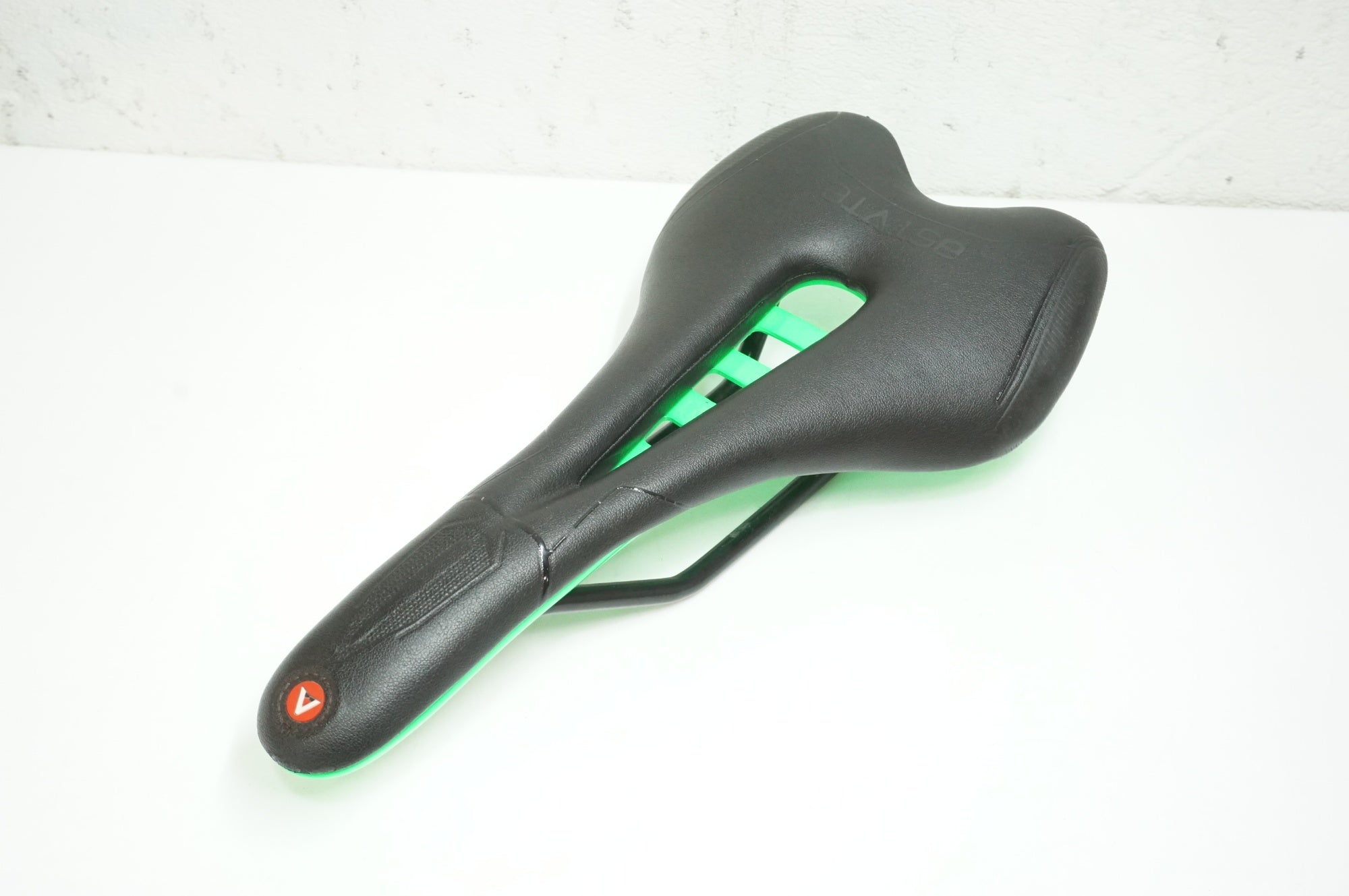 ASTUTE 「アスチュート」 SKYLINE サドル / 大宮店