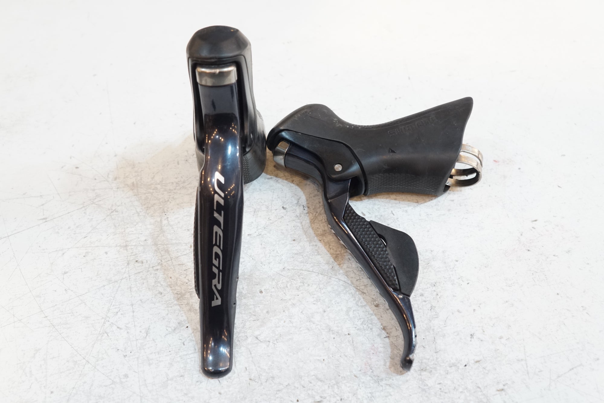 SHIMANO 「シマノ」 ULTEGRA Di2 ST-6870 デュアルコントロールレバー