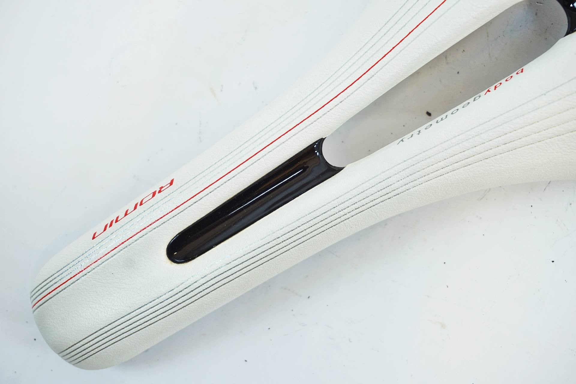 SPECIALIZED 「スペシャライズド」 ROMIN サドル / 有明ガーデン店