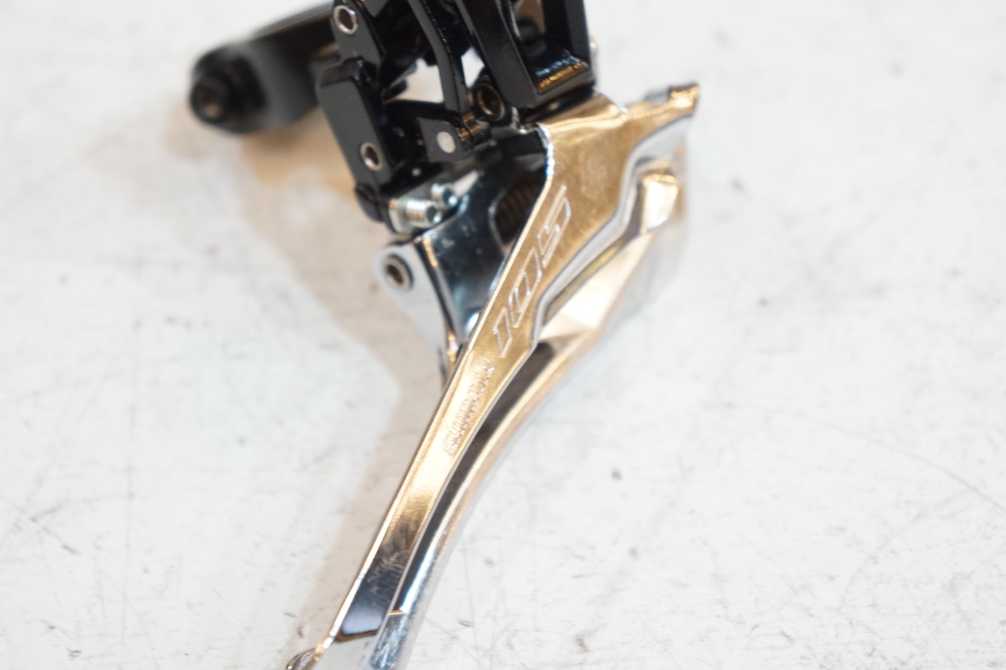 SHIMANO 「シマノ」 105 FD-R7000 φ31.8 フロントディレイラー / バイチャリ浦和ベース