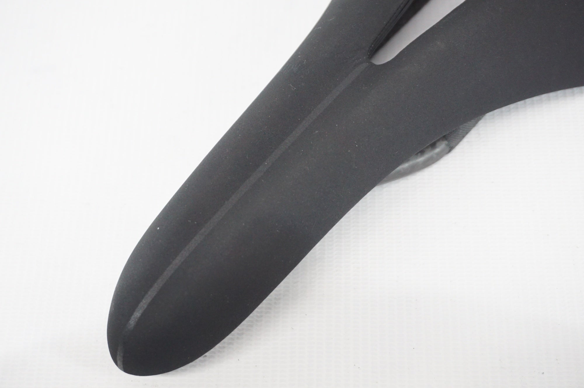 FIZIK 「フィジーク」 ALIANTE R1 OPEN FOR BULL CARBON サドル / 阪急塚口店