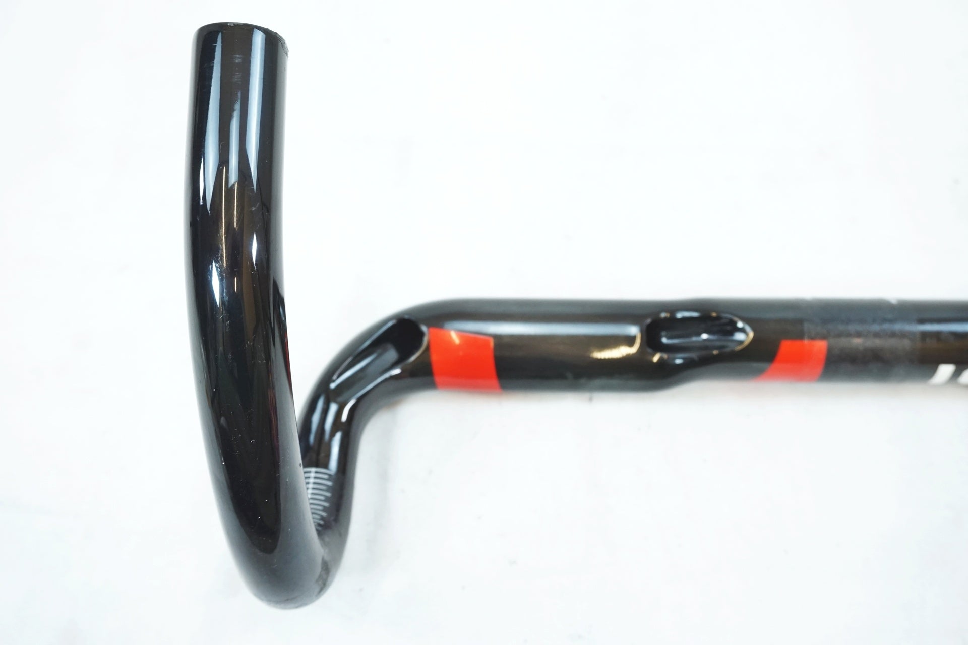 3T 「スリーティー」 ERGONOVA TEAM Φ31.8 400mm カーボンハンドル / 有明ガーデン店