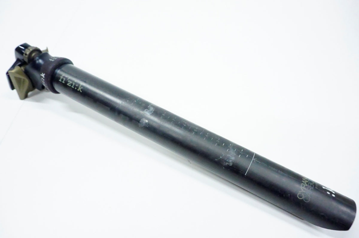 FIZIK 「フィジーク」 CYRANO CARBON Φ31.6 330mm シートポスト / 名古屋大須店