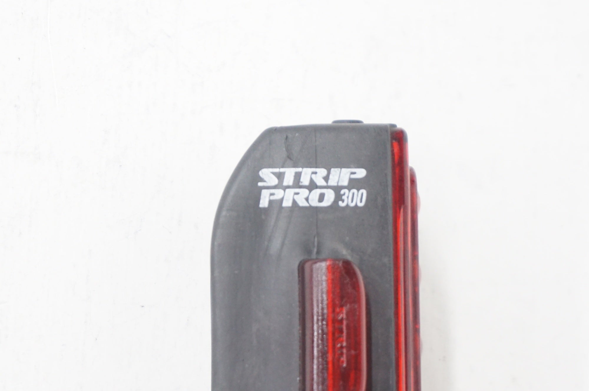 LEZYNE 「レザイン」 STRIP PRO 300 ライト / 阪急塚口店