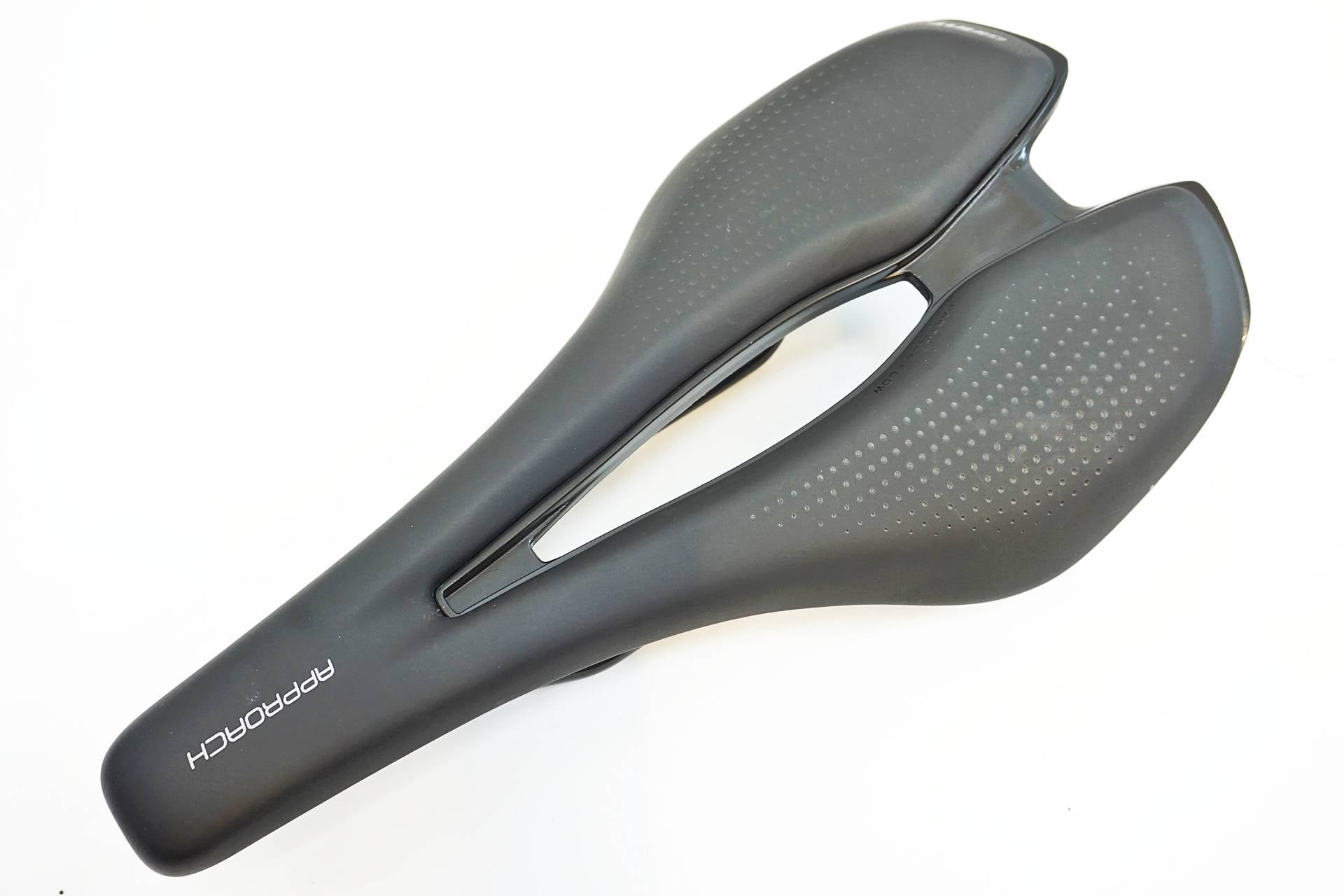 GIANT 「ジャイアント」 APPROACH サドル / 有明ガーデン店