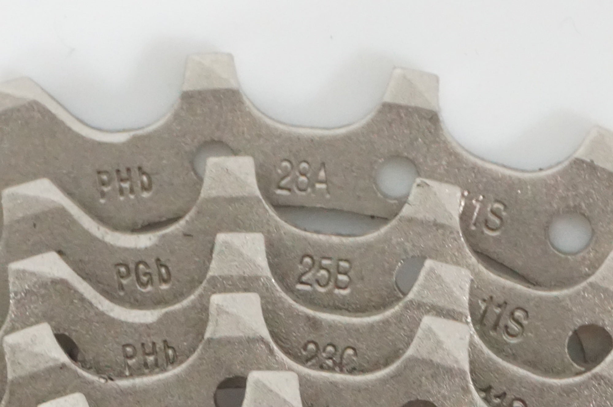 SHIMANO 「シマノ」 ULTEGRA CS-R8000 11-28T スプロケット / AKIBA店