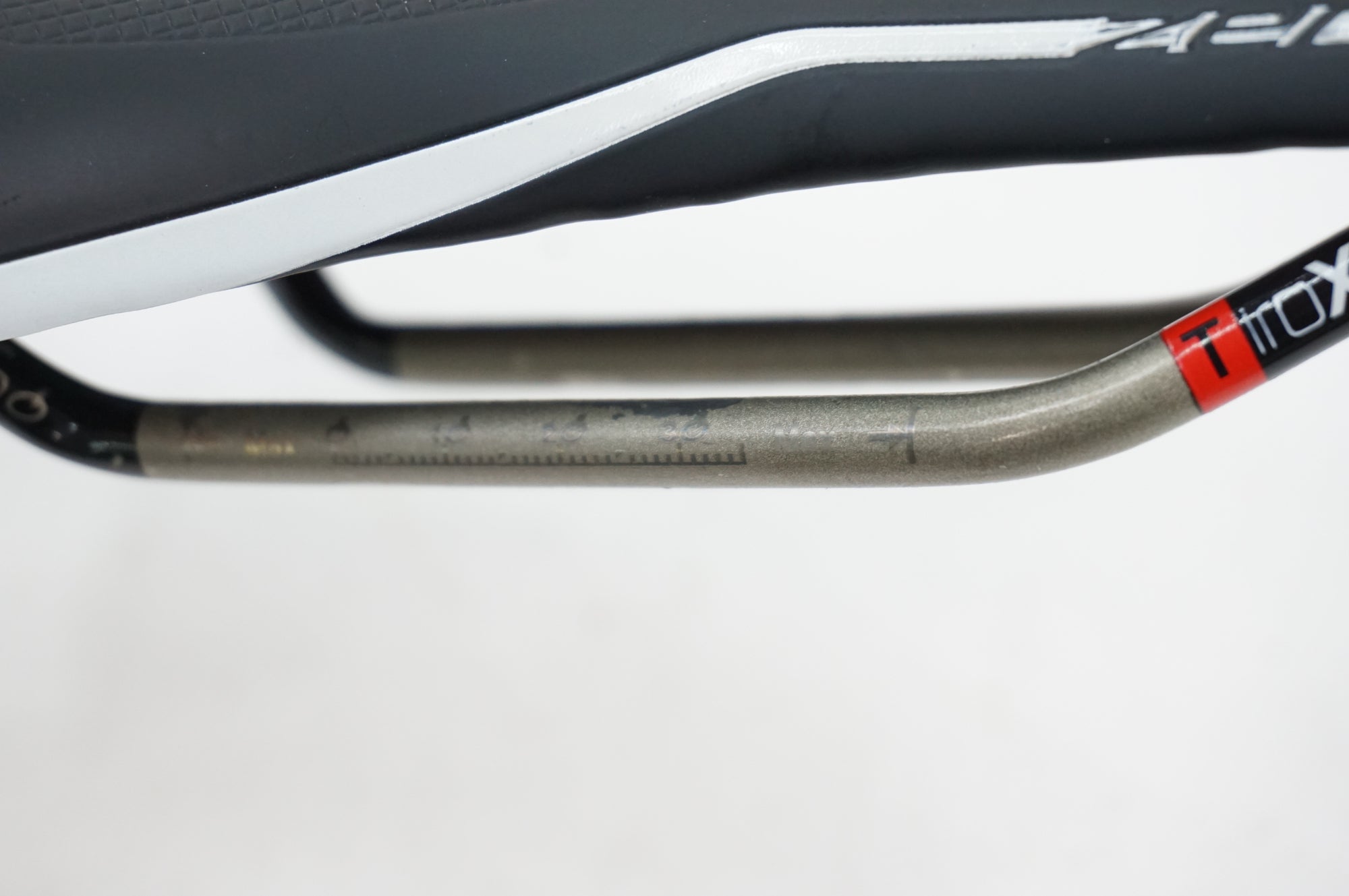 PROLOGO 「プロロゴ」 ZERO 2 TIROX サドル / 川越店