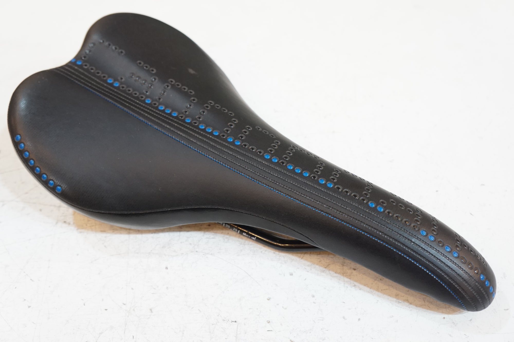 VELO 「ベロ」 CANNONDALE サドル / バイチャリ浦和ベース