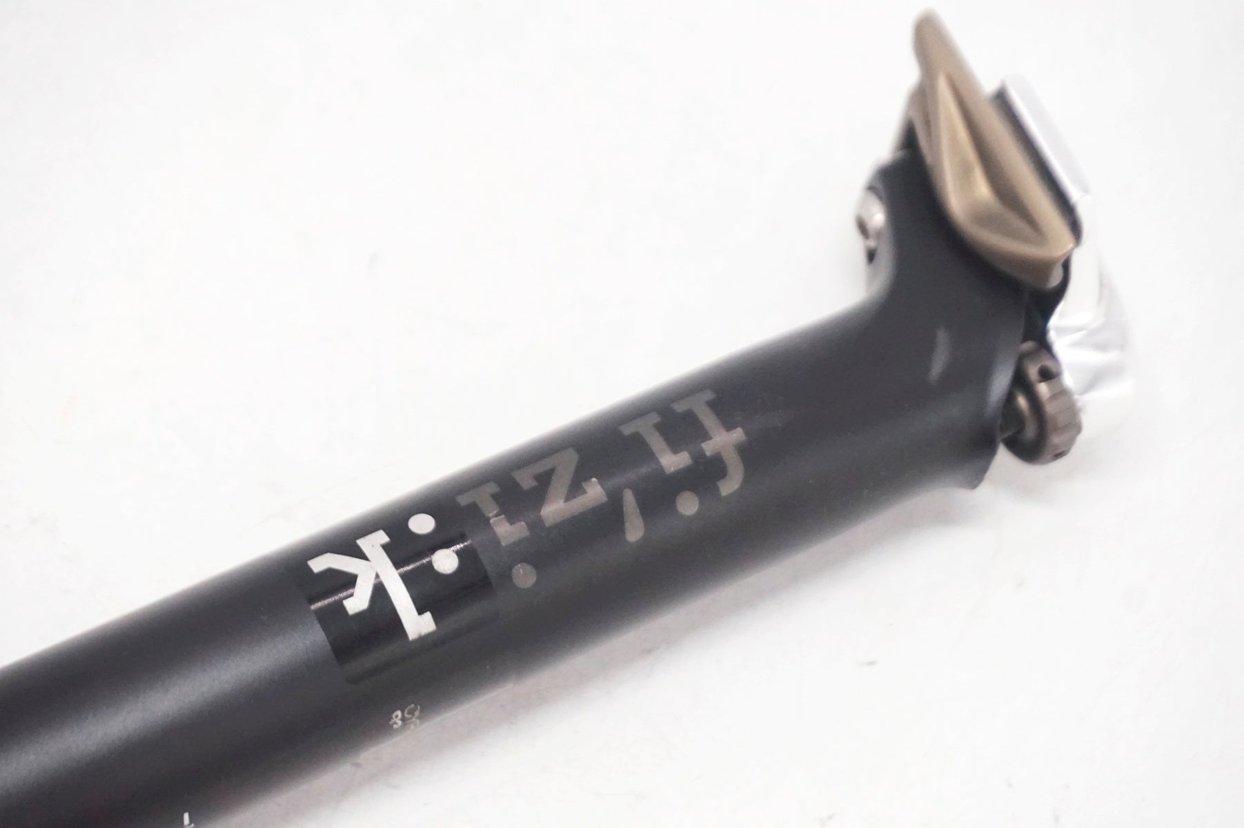 FIZIK 「フィジーク」 CYRANO R3 Φ31.6 330mm シートポスト / 奈良店