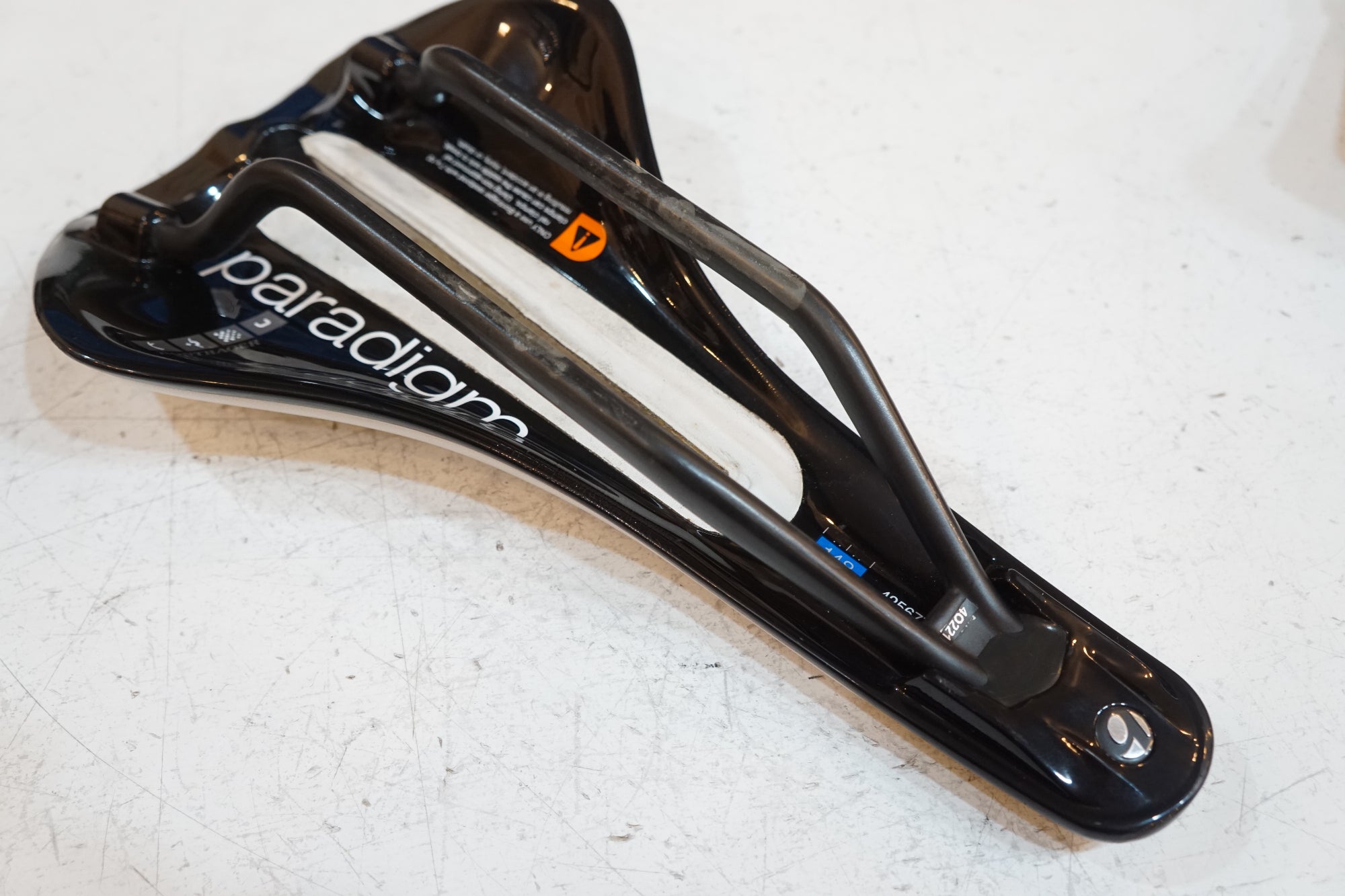 BONTRAGER 「ボントレガー」 PARADIGM XXX CARBON サドル / バイチャリ浦和ベース