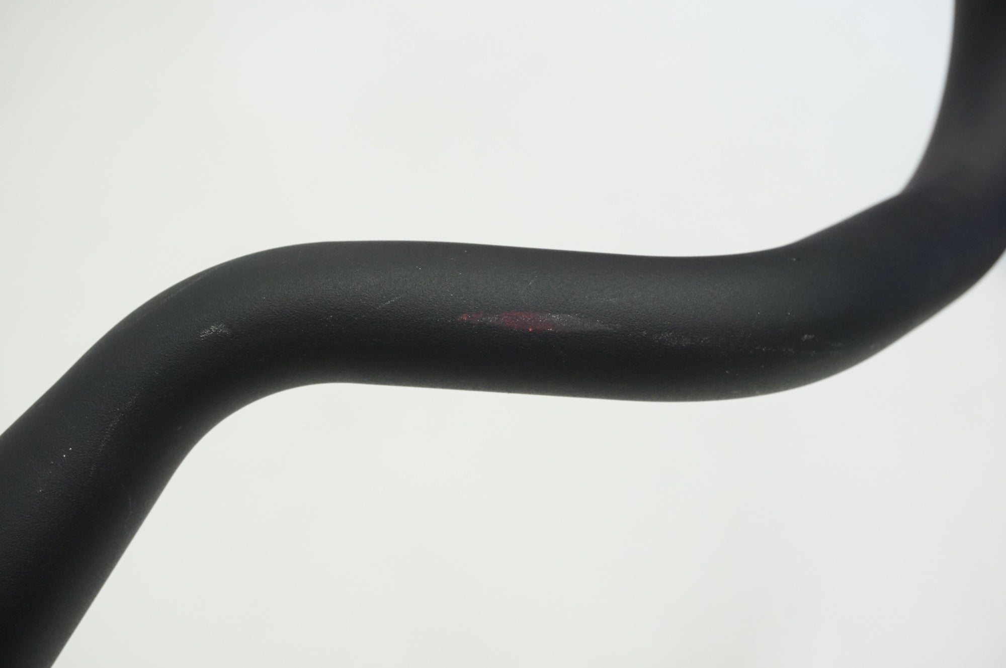 VENO 「ヴェノ」 メトロポイント φ31.8 550mm ハンドルバー / 福岡店