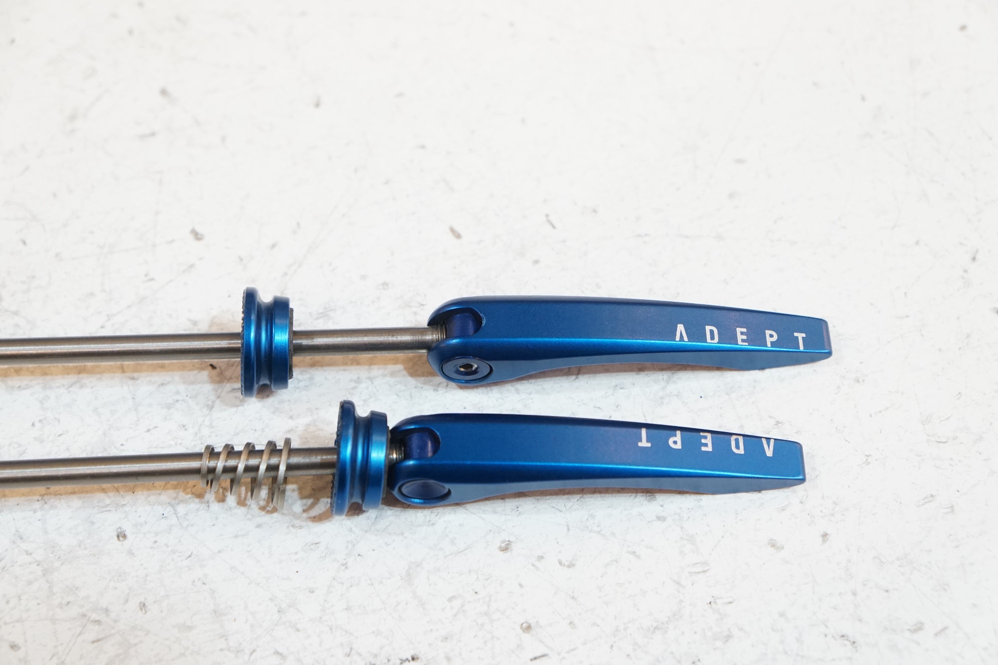 ADEPT 「アデプト」 チタン クイックリリース / バイチャリ浦和ベース