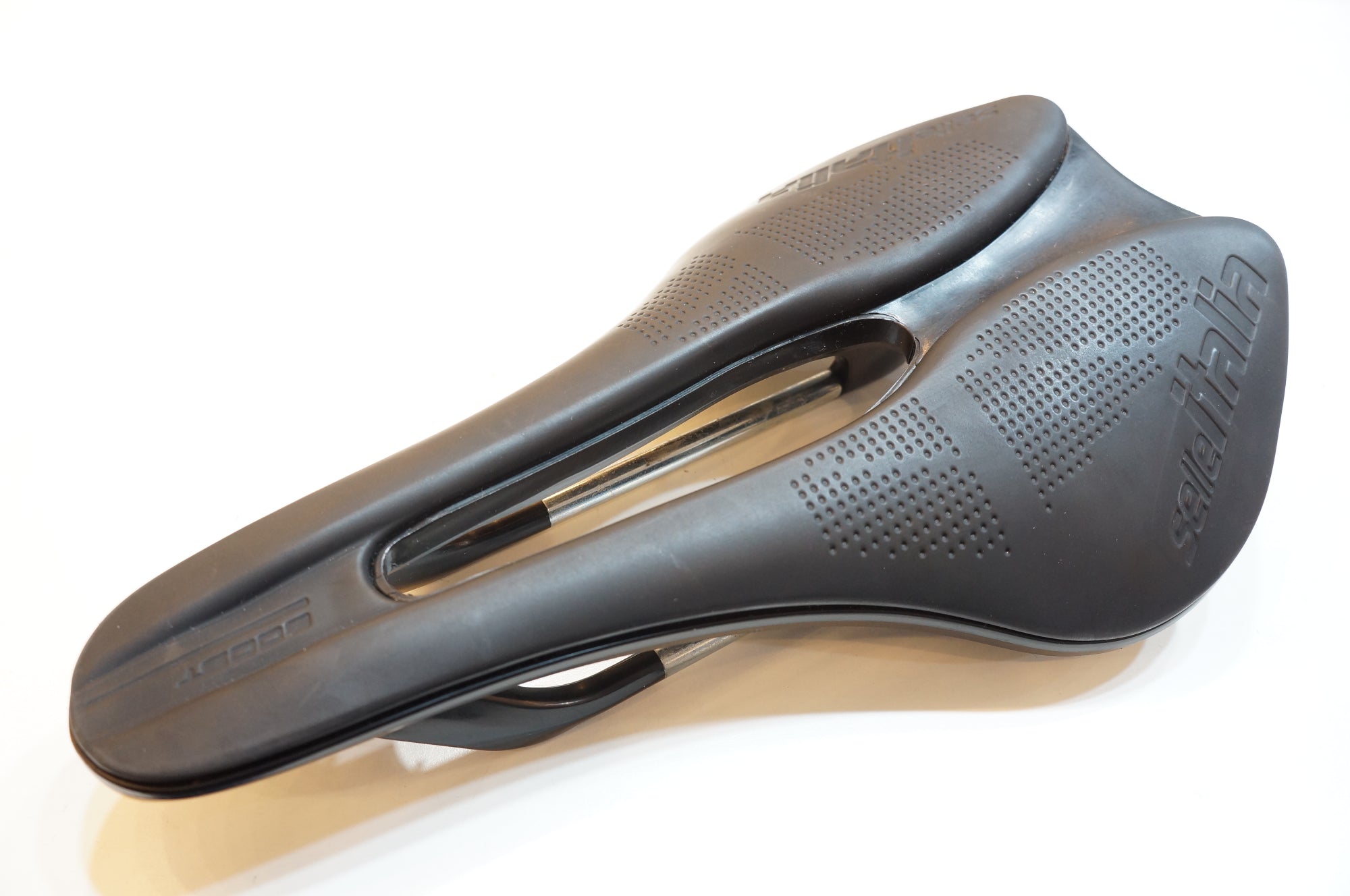 SELLE ITALIA 「セラ イタリア」 BOOST 145mm サドル / バイチャリ浦和ベース