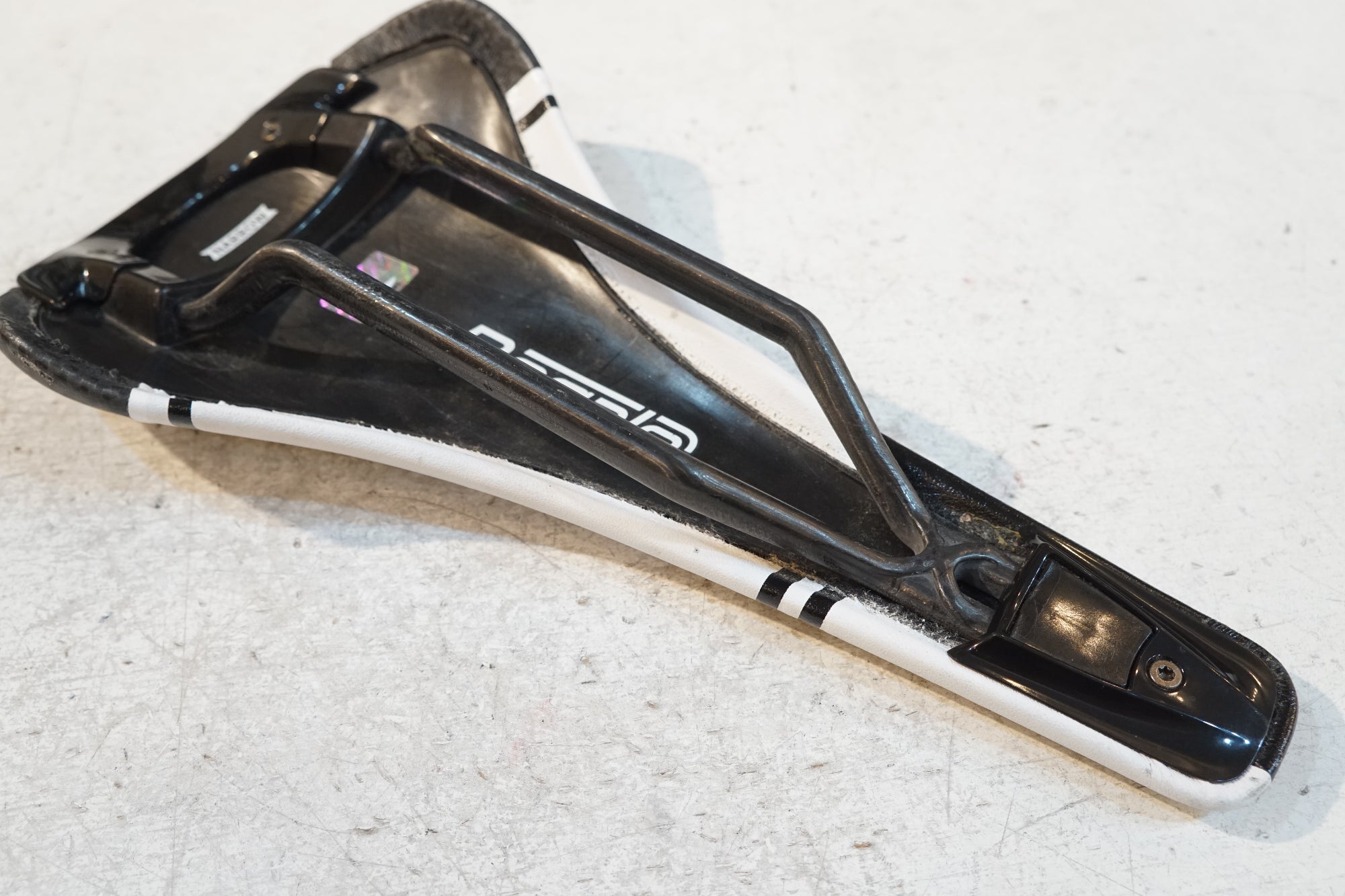 SELLE SAN MARCO 「セラ サン マルコ」 REGALE CARBON FX サドル / バイチャリ浦和ベース
