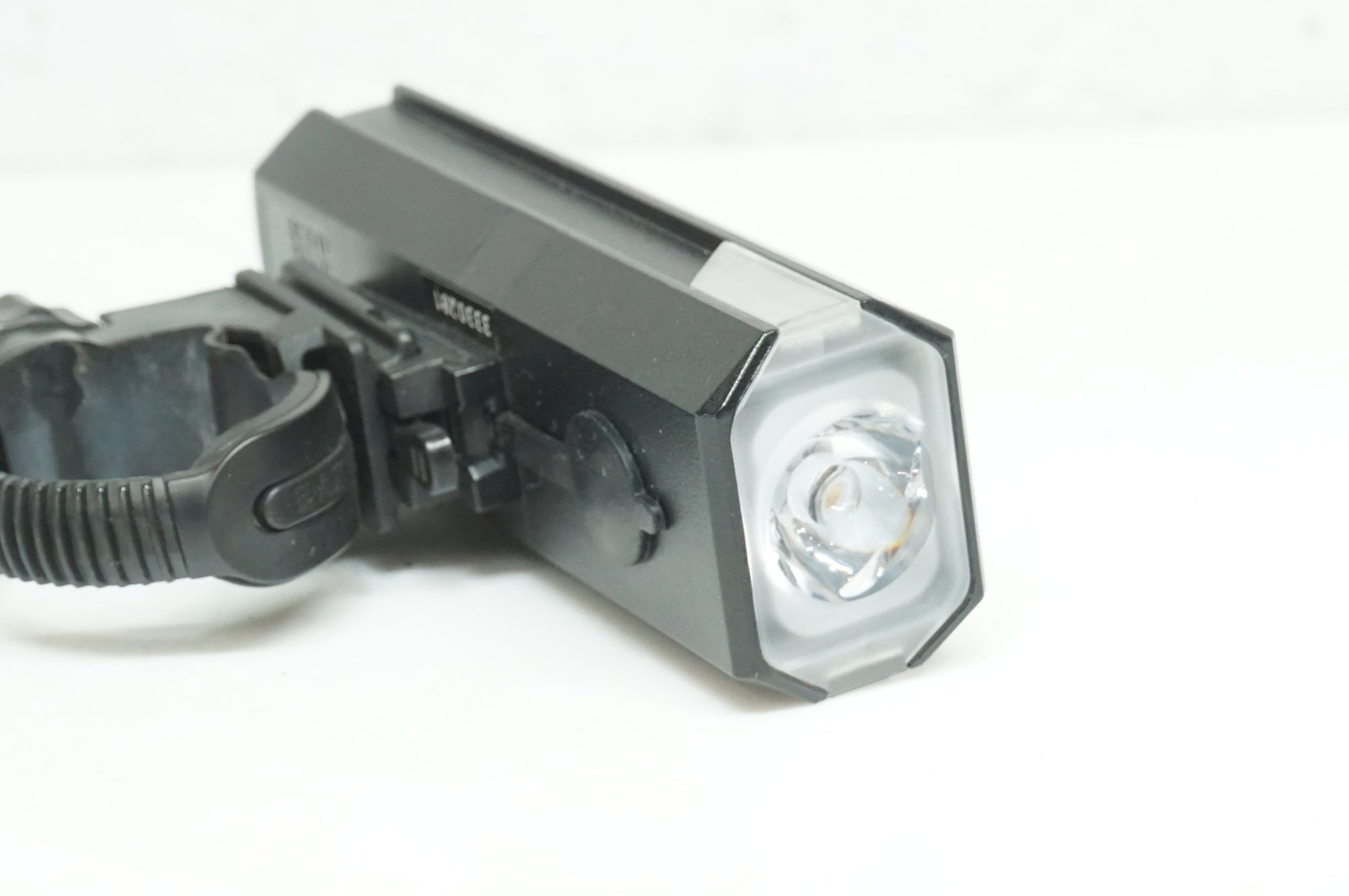 CATEYE 「キャットアイ」 AMPP 300 121g フロントライト / 大宮店