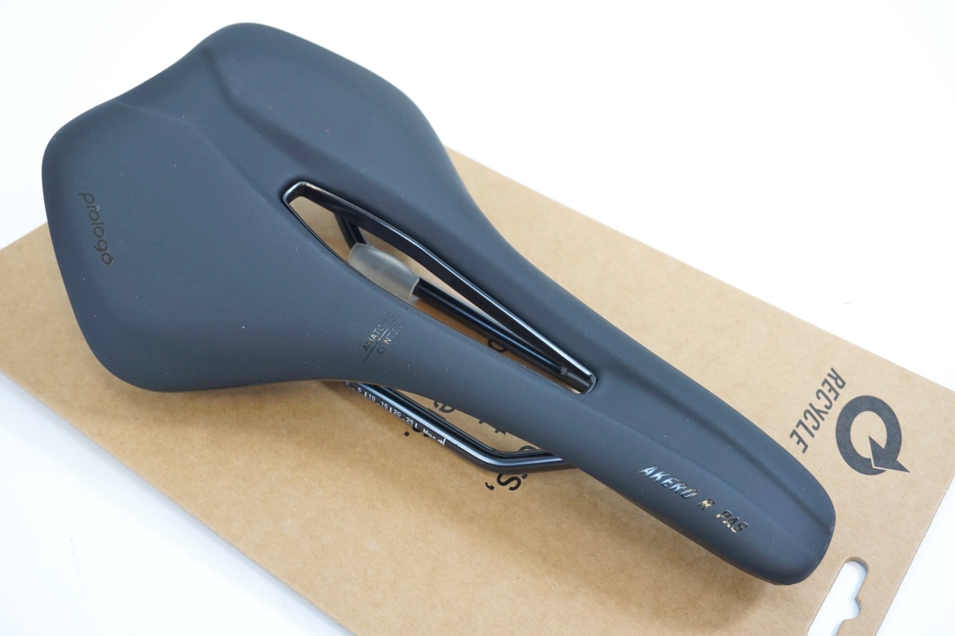 PROLOGO 「プロロゴ」 AKERO R PAS サドル / 有明ガーデン店