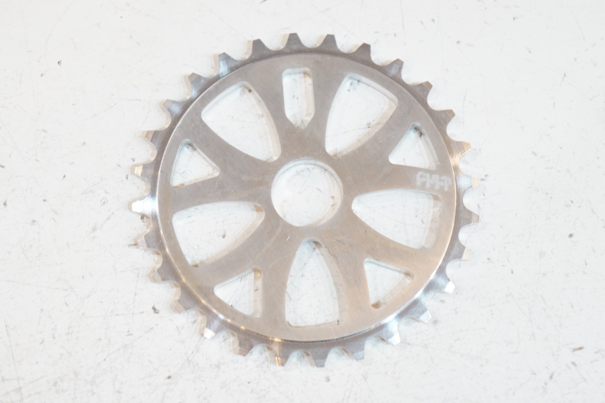 CULT 「カルト」 28T スプロケット / バイチャリ浦和ベース