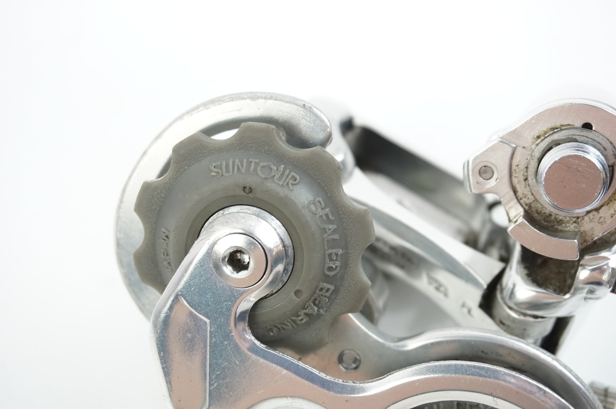 SUNTOUR 「サンツアー」 SUPERBE PRO リアディレイラー / 中目黒店