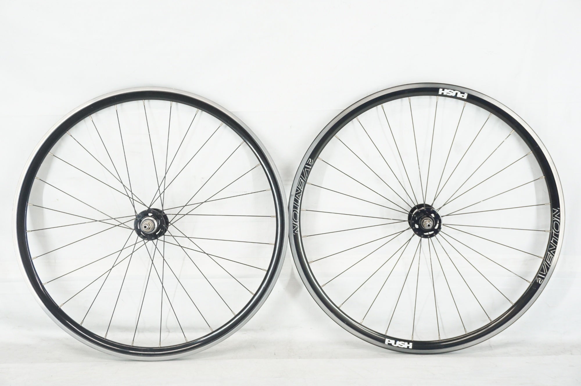 AVENTON 「アヴェントン」 シングル 純正ホイールセット / 阪急塚口店